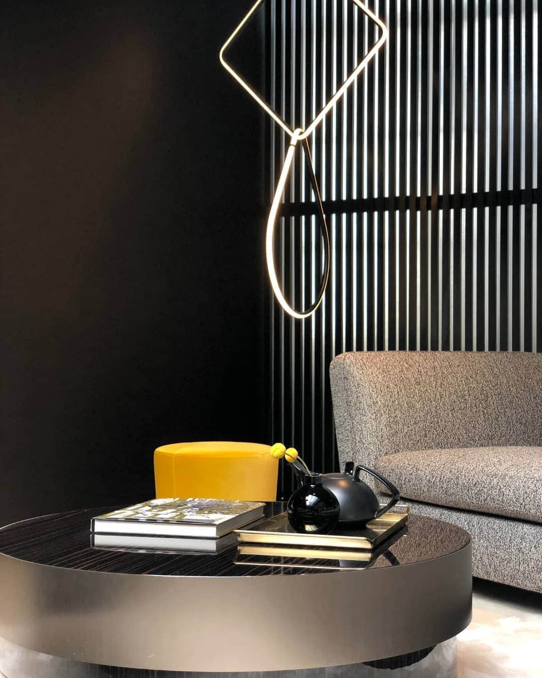 Minotti Londonさんのインスタグラム写真 - (Minotti LondonInstagram)「💡LIGHTING💡 When designing your interior space, it isn’t just about the beautiful sofas, chairs and tables (although they are rather important). Accessorising your space with beautiful and unusual lighting pieces can add another dimension to the feel of the room.  We chose these brilliant pieces for our London showroom to complement the stunning 2019 collection from Minotti.  In order: The chain light is from @flos, the red ball light is part of the Stellar collection from @pulpoproducts, the Gweilo from @parachilna and finally Light Structure Three from @ingomaurergmbh.  Tap the link in our bio to book your appointment to speak to one of the Minotti London team and let us show you how to bring your interior design project to life.  #light #lighting #lightingdesign #designinspiration #interiordesigninspiration #interiordesigner #design #furnituredesign #luxurylife #furnituremaker #interiordesign #designs #interiors #interior #designer #designers」9月6日 14時26分 - minottilondon