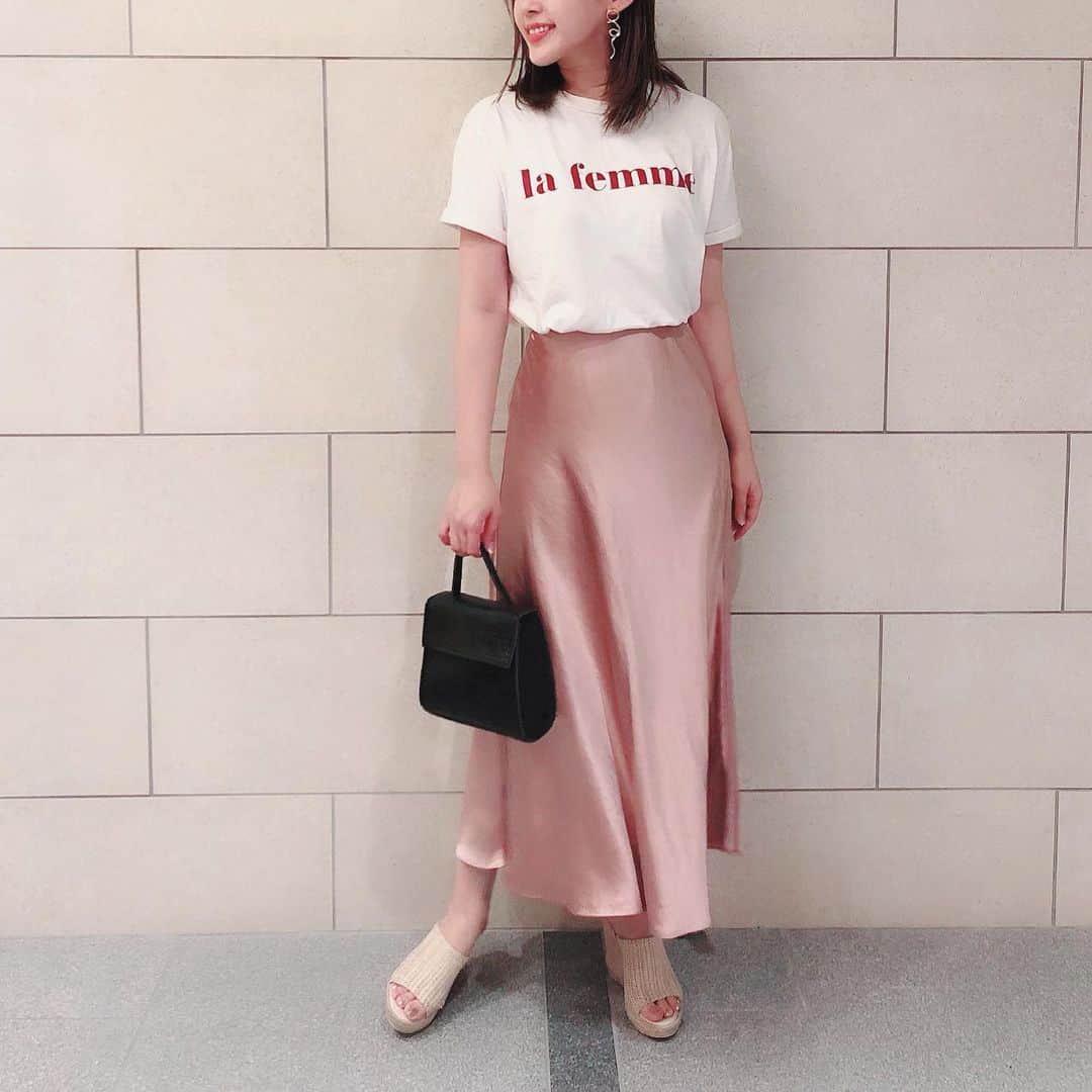 藤川沙弥のインスタグラム：「✧𓀠﻿ ﻿ codeタグ付けしてます𓂃♥🏷﻿ ﻿ 探してたサテンスカートをget⸝⸝⸝⸝⸝⸝﻿ この淡いピンクがたまらん〜。﻿ 他にも可愛いお洋服沢山あったよ~🤭💞﻿ ﻿ 販売期間が9/4〜9/9までらしくて﻿ 気になるアイテムはすぐ✔️しなきゃ👏🏻﻿ ﻿ ﻿ #moripon﻿ #shopmoripon﻿ #moriponautumn」