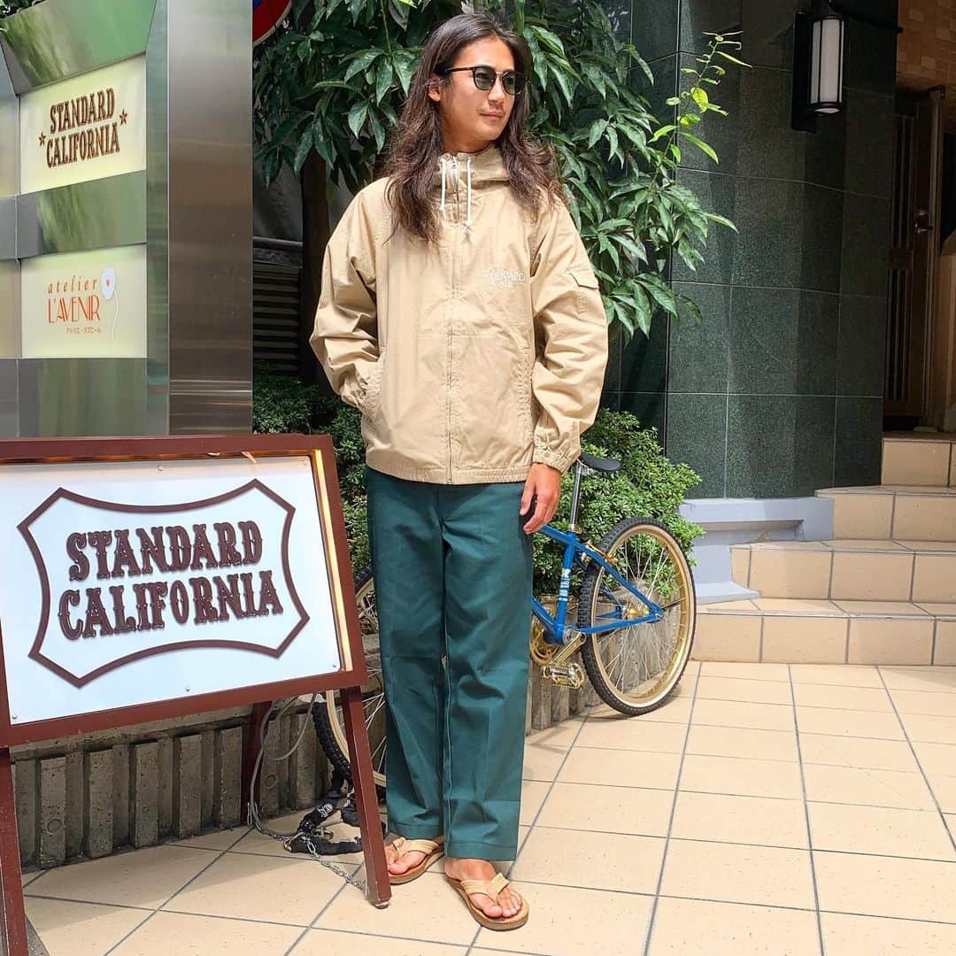 のインスタグラム：「今日のSho. #standardcalifornia #スタンダードカリフォルニア #jacket #ジャケット #hoodedjacket #hoodie #cottonjacket #フードジャケット #ビーチジャケット #Gabardine #rainbowsandals #レインボーサンダル #金子眼鏡 #todaysstaffofstandardcalifornia」
