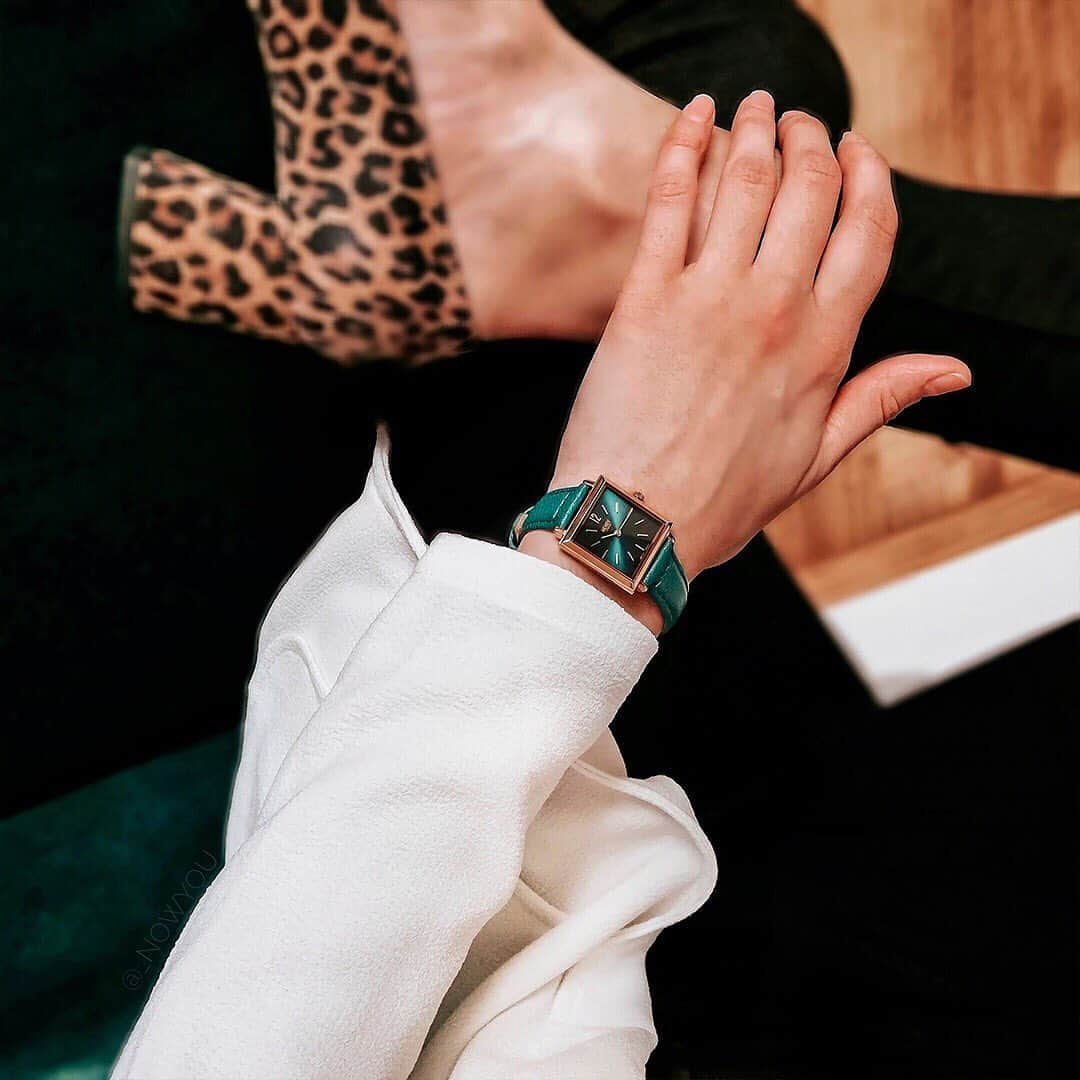 Henry London Official page of Britishさんのインスタグラム写真 - (Henry London Official page of BritishInstagram)「Friday feels for our Heritage Square in rich teal, styled by @_nowyou . . . #teal #leather #gold #goldwatch #square #squarewatch #vintagestyle #vintagedesign #classic #classicdesign #boyfriendstyle #unisex  #londondesign #britishdesign #scandistyle #sleekdesign #womw #wristwatch #wristwatchcheck #accessoriesoftheday  #wristcandy #horologie #horology #luxurywatch #lovewatches #dailywatch #midcenturydesign #timepiece #turquoise #leopard」9月6日 15時13分 - henrywatches