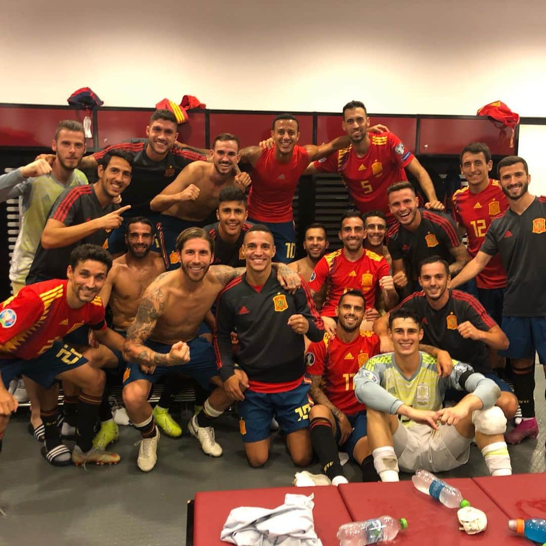 ロドリゴ・モレノ・マチャドのインスタグラム：「🇪🇸 top!」