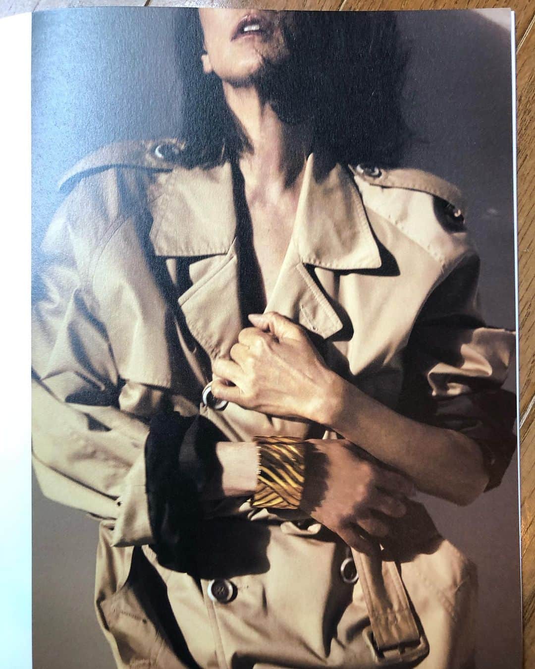 のインスタグラム：「Mon YVES SAINT LAURENT ヴィンテージコレクション 9月6日から16日まで 銀座ポーラ美術館にて  1970年代〜80年代、小林麻美さんが当時のサンローランリブゴーシュなど約200点所有していたうちの118点が現在この財団に寄付され、その展示会をPOLA美術館にて開催中。 この為にIto Akinori氏によって撮り下ろされた小林麻美さんのサンローランヴィンテージ写真集の撮影でヘアーを担当し、ご一緒させていただきました。  fashion producer  yoshio wakatsuki creative director  kaori takagiwa photo  akinori ito hair  miho matsuura make-up  coco stylist  erina ohama  この度、POLA美術館でサンローラン.リブゴーシュのヴィンテージの数点に袖を通して試着できるそうです❗️ #本当に素敵でチャーミングな小林麻美さん… #昨夜の着物も素敵でしたが、帯が…かなりRockな燻銀…cool👍 #イブ.サンローラン #jflf #ユナイテッドアローズ」