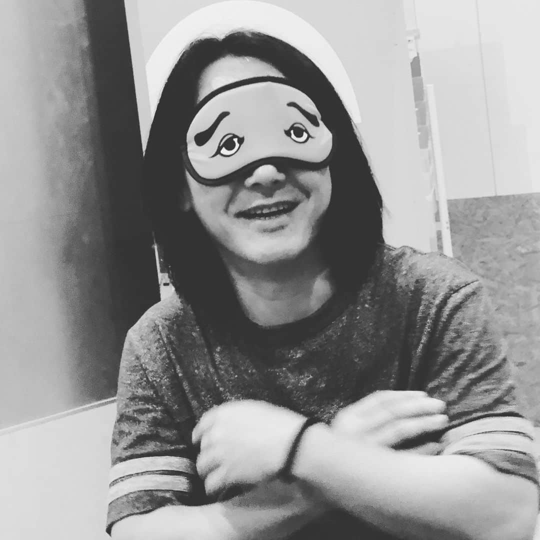のインスタグラム：「とても楽しい時間でした。坪倉さんと嵐士さんの前でこれがあり面白そうだったからつけてみた^_^ お二人に笑っていただけたのでつけた価値有りだね（笑）」