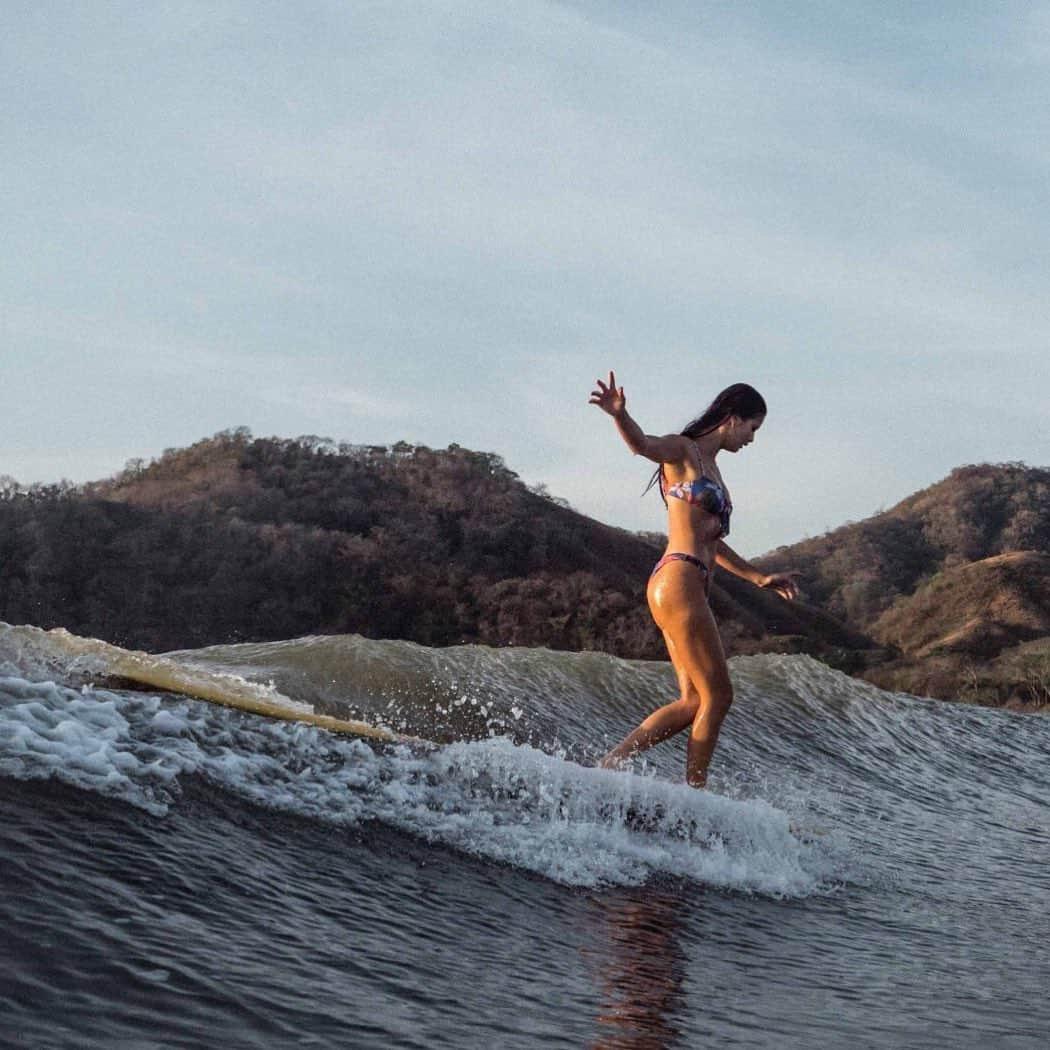 BILLABONG WOMENSさんのインスタグラム写真 - (BILLABONG WOMENSInstagram)「Walking into the weekend like👣 @josie_prendergast」9月7日 1時16分 - billabongwomens