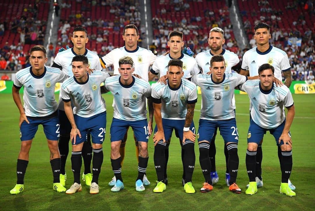 レアンドロ・ダニエル・パレデスのインスタグラム：「🇦🇷💙⚽️ @afaseleccion」