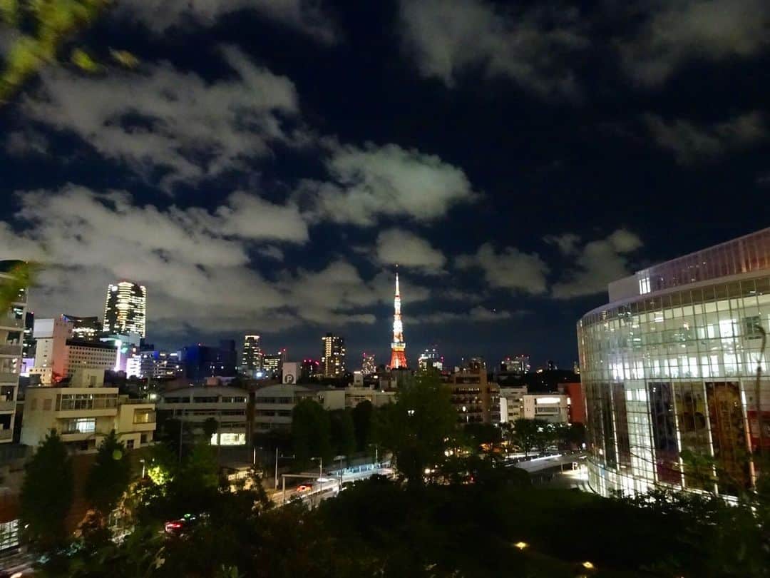 木下ココさんのインスタグラム写真 - (木下ココInstagram)「綺麗すぎて夜景がジオラマみたい🌃  今夜は空、風、気温、全てが好み。 完璧な夜🌝✨✨ ・ ・ #東京 #東京タワー #登らないけど見るのは好き🤞 #夜景  #tokyotower  #tokyonightview」9月7日 1時31分 - cocot_chan