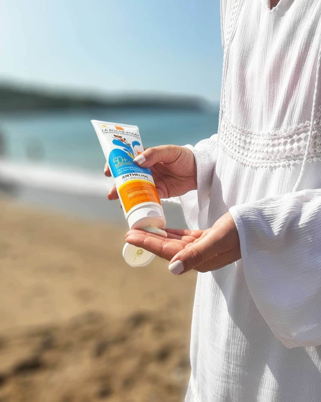 La Roche-Posayさんのインスタグラム写真 - (La Roche-PosayInstagram)「So happy Anthelios sun protection meets your whole family’s needs, @mybeautycorner.ba It was indeed created for those with sensitive skin and, as with all our products, stringently put through its paces with dermatological testing.  All languages spoken here! Feel free to talk to us at any time.  #larocheposay #anthelios #LRPlove」9月7日 1時59分 - larocheposay