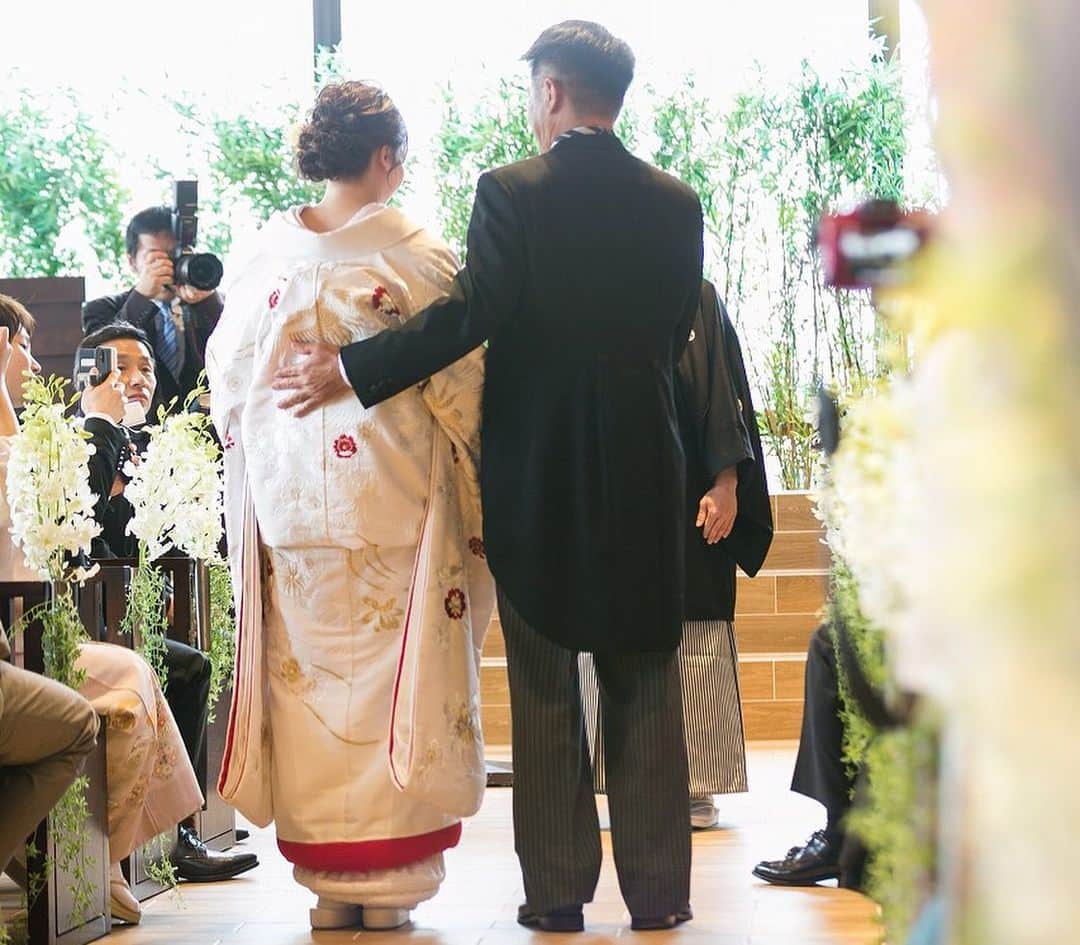 KIYOMIZU京都東山 公式さんのインスタグラム写真 - (KIYOMIZU京都東山 公式Instagram)「@kiyomizu_kyoto_higashiyama をフォローして、 『#kiyomizu京都東山』 『#kiyomizu花嫁』 『#スタイルズ花嫁』 をつけて投稿してくださいね＊ . 愛情をたっぷり注いでくれた お母様、お父様の愛を感じながら。 自然光降り注ぐ、チャペルを一歩一歩 歩んでいく時間はかけがえのない瞬間に。 . ---------------------- . ▼ブライダルフェアの予約は インスタのTOPからcheck⚐ ＞＞＞ @kiyomizu_kyoto_higashiyama. #スタイルズ花嫁 #dress #kyoto #kiyomizu #wedding #weddingdress #ウェディングドレス #ウェディングレポ #チャペル #ブライダルフェア #プレ花嫁 #卒花 #披露宴 #日本中のプレ花嫁さんと繋がりたい #結婚式 #結婚式場 #結婚式準備 #京都 #京都花嫁#関西花嫁  #marryxoxo #Dressy花嫁 #maricuru #maricuru卒花アンバサダー #チャペル婚 #和婚 #和婚をもっと盛り上げたい」9月6日 17時26分 - kiyomizu_kyoto_higashiyama