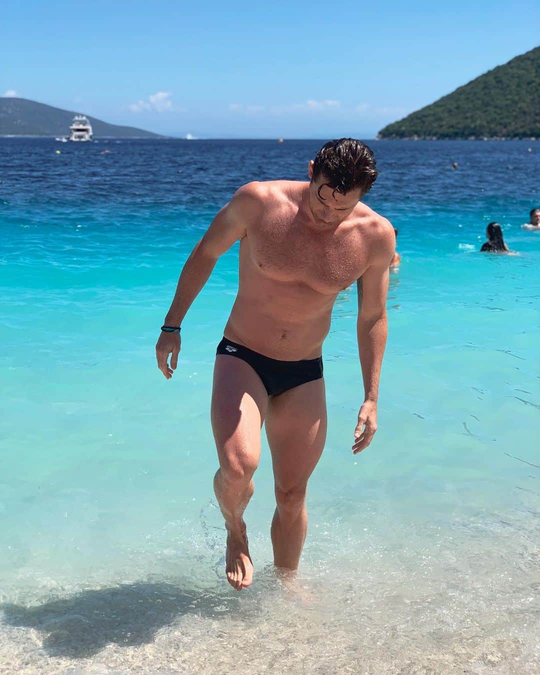 キャメロン・ファンデルバーグのインスタグラム：「Missing my holiday #swimming session!」