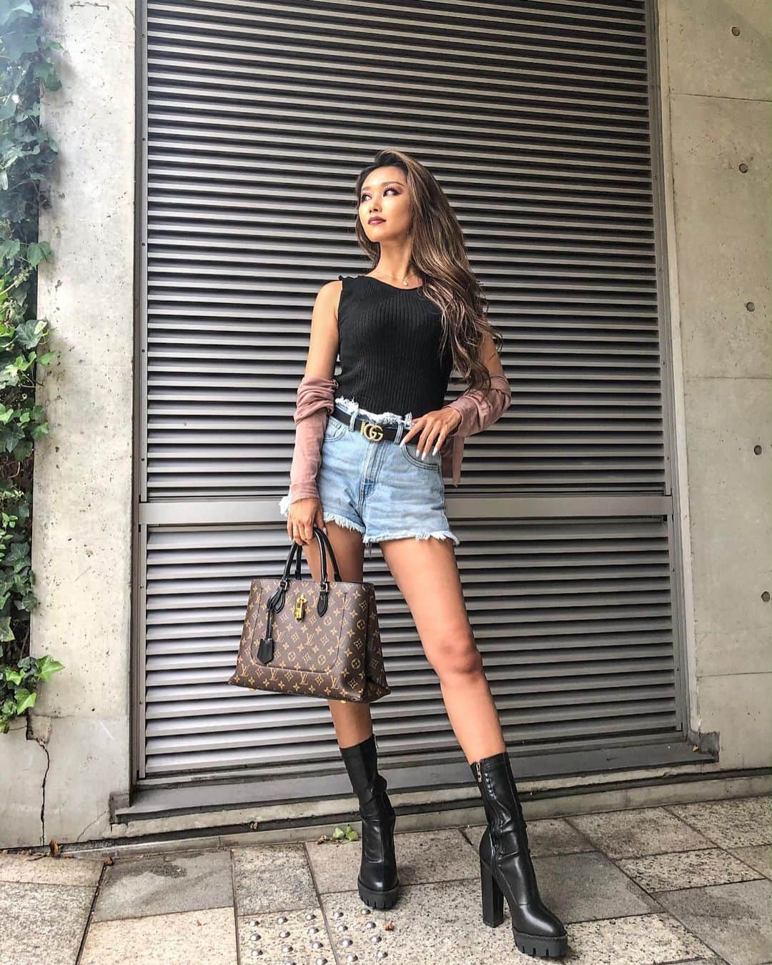 AYAMEさんのインスタグラム写真 - (AYAMEInstagram)「#ootd#coordinate#autumnfashion#simmishoes#simmilondon#boots#bootsstyle#longhair#dholic#dholicism#blogger#bloggerstyle#bloggerlife#fashiongram#outfitofthday#ブーツ#ロングヘアー#オトナ女子#ショートパンツ」9月6日 17時39分 - l.ayame