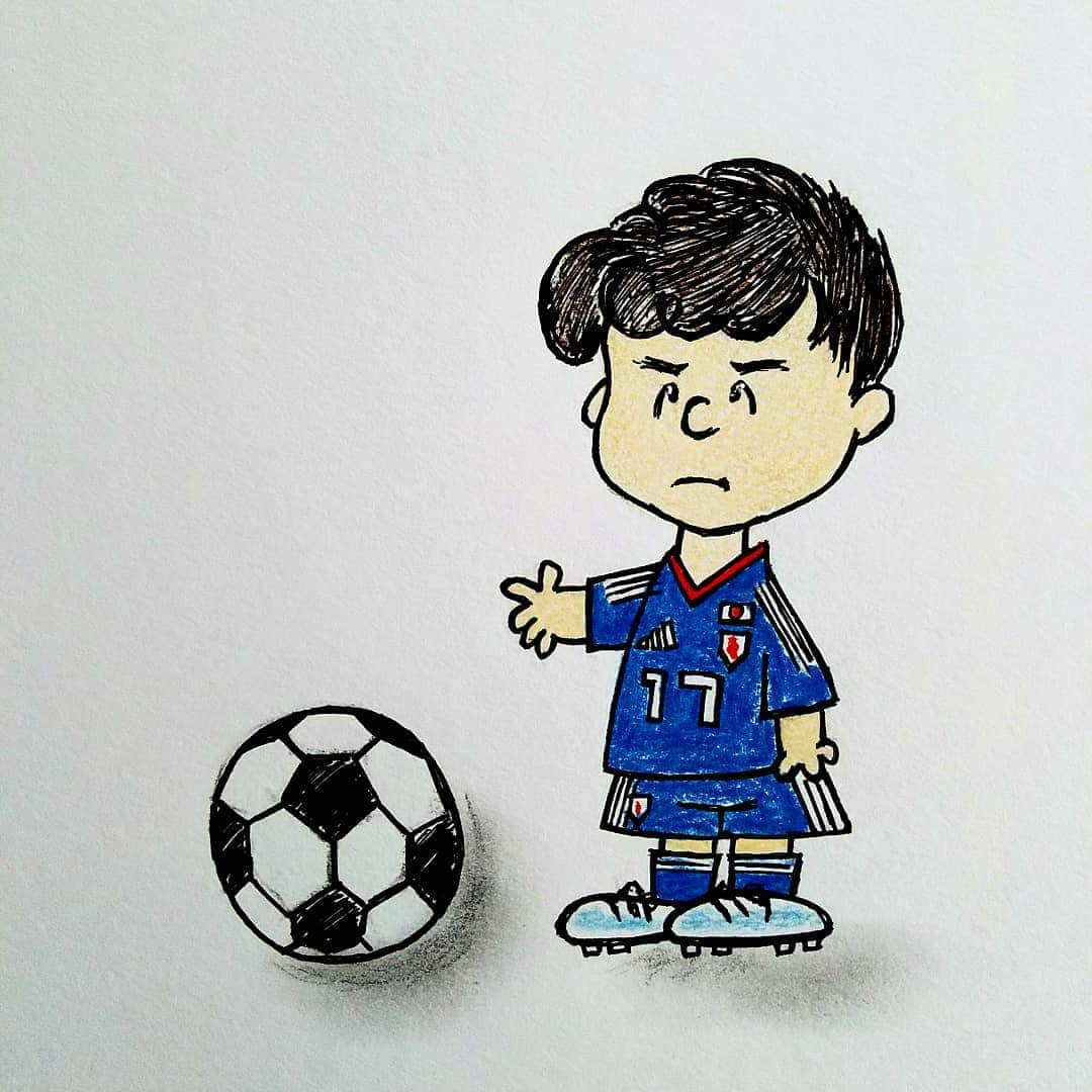 sweet_strawberryさんのインスタグラム写真 - (sweet_strawberryInstagram)「⚽️【#久保建英 】選手🇯🇵⚽️ #のつもり 。…で描いたけど全然似てない😲💦 🍦スーパーのアイス売り場で、どの箱アイス買おうかな～？って迷ってたら、 👴70代くらいのおじいちゃんが迷わずパッと、｢あずきバー｣を手に取って去って行ったのが目に入って、 私も、あずきバー買ってみよ！って買って帰って食べたら、 ｢固いっ、固ってぇ、固ってぇーな、オイ｣ 前歯で噛むの怖いから、糸切歯というか、奥歯の辺りで、噛り付くんだけど、頬っぺにあずきバー押し付けられて、自分でじわる😆 #サッカー#日本代表#サッカー日本代表#応援#サムライブルー#ユニフォーム#似顔絵#つもり#全然#似てない#スヌーピー#snoopy#シュローダー#チャーリーブラウン#アレンジ#らくがき#色鉛筆」9月6日 17時51分 - sweet_strawberry