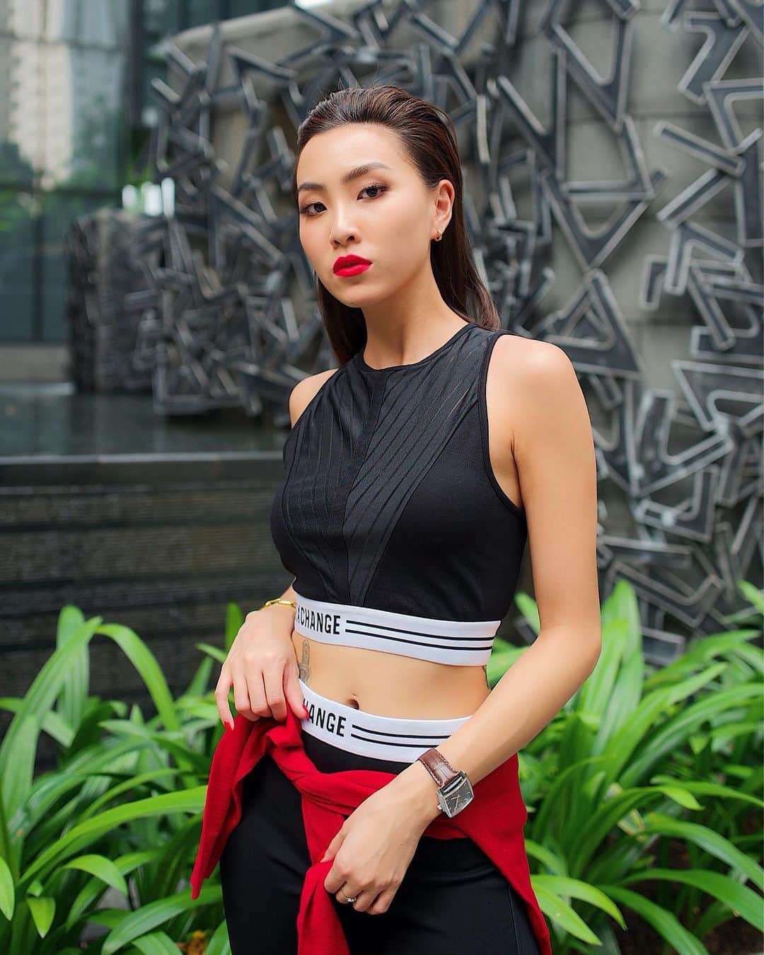 ソニアのインスタグラム：「When you have a busy day but also wanna hit up a party at night 🔥🌶 . #club21sg #AX #AXchange #ArmaniExchange @Club21 #ad PC: @nicolequek」
