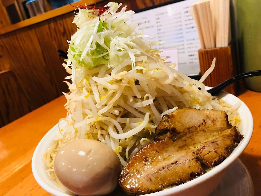 おごせ綾さんのインスタグラム写真 - (おごせ綾Instagram)「【ドカ盛り】【二郎系】新潟 麺や 来味の来二郎を限界サイズで頼んでまたら総重量が…。チーズの海も溺れてみました。 https://youtu.be/WzyNf0T-JP4  #来味#チーズ#フォルマッ塩#来二郎#二郎系#デカ盛り#大食い#komachi #ラーメンスタンプラリー#ラーメン#新潟#ふーどすたぐらむ #foodstagram #gourmet#yummymummies#yummy#gourmet#delicious #グルメ#グルメ好きな人と繋がりたい #ごはん #めしすたぐらむ #foodphotography #foodporn #foodie」9月6日 17時50分 - ogose0123