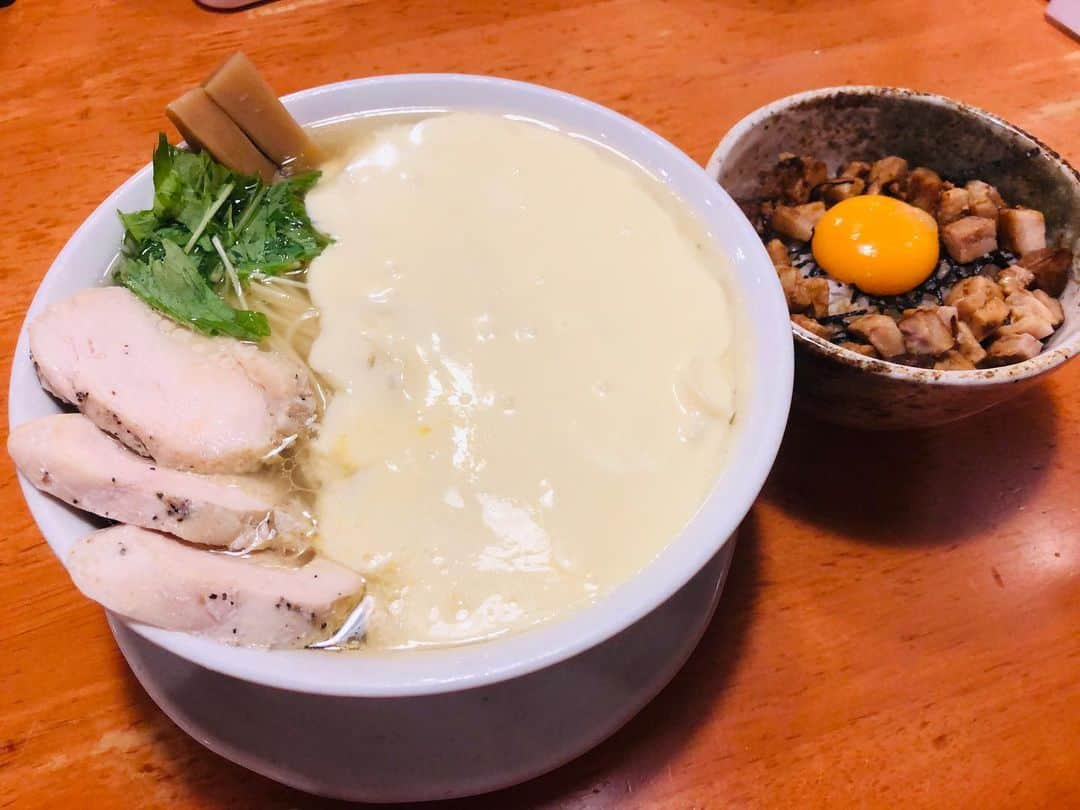 おごせ綾さんのインスタグラム写真 - (おごせ綾Instagram)「【ドカ盛り】【二郎系】新潟 麺や 来味の来二郎を限界サイズで頼んでまたら総重量が…。チーズの海も溺れてみました。 https://youtu.be/WzyNf0T-JP4  #来味#チーズ#フォルマッ塩#来二郎#二郎系#デカ盛り#大食い#komachi #ラーメンスタンプラリー#ラーメン#新潟#ふーどすたぐらむ #foodstagram #gourmet#yummymummies#yummy#gourmet#delicious #グルメ#グルメ好きな人と繋がりたい #ごはん #めしすたぐらむ #foodphotography #foodporn #foodie」9月6日 17時50分 - ogose0123