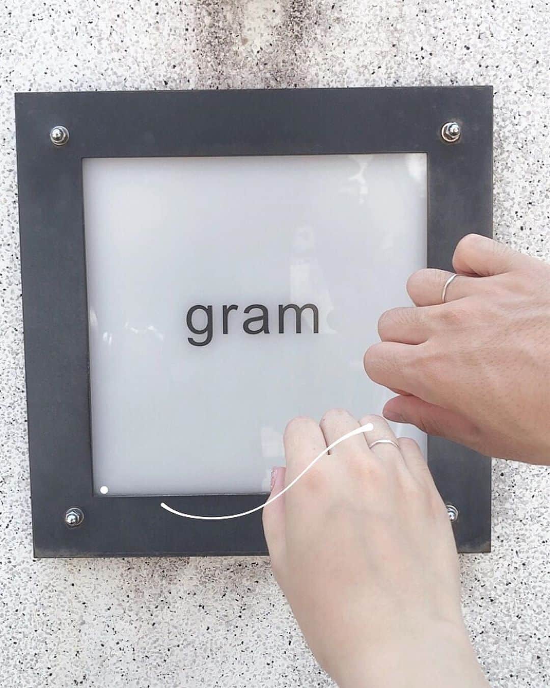 RiLiさんのインスタグラム写真 - (RiLiInstagram)「【gramのオーダーメイドリング】でペアリングを💍💫 ..... 990円からハンドメイドの指輪が作れる神奈川・鎌倉にあるお店、gram（グラム）💍💫シンプルかわいい【gramのオーダーメイドリング】を作りに鎌倉に行く子もいるみたい🌞 好きなデザインを選んで、サイズを伝えると職人さんが目の前で指輪を作ってくれるよ🍇あっという間にかわいい指輪が完成🦋⚡ カップルはもちろん、仲良しの友だちと作りに行く子も多いみたい😌💗お店は行列必至なので、時間に余裕を持っていくのがおすすめだよ🙆🏻♀ ❣ ❣ ❣ ❣ ❣ サイトやSNSで掲載させていただくお写真募集中😘📸 かわいいコーデやアイテム、注目スポットなどが撮れたら、ハッシュタグ→#rili_tokyo  を付けて投稿❗ ． Special Thanks💋 Photo by @harb_room @yki_0704 @aoringo_89 @y__na.00 @_____nyon @__rrr017 @miku_pooon @lm0n__._.__ @_05__doll ． #秋 #秋コーデ #gram #オーダーメイドリング #ハンドメイド #アクセサリー #ハンドメイドリング #ペアリング #シンプルリング #鎌倉 # #くすみカラーコーデ  #消えそうな色コーデ  #ブラウンコーデ #ベージュコーデ  #ワントーンコーデ #シンプルコーデ  #カジュアルコーデ #ガーリーコーデ #置き画 #置き画くら部 #今日のコーデ #コーデ #コーディネート #RiLi  #おしゃれさんと繋がりたい #お洒落さんと繋がりたい #ファッション #패션스타그램」9月6日 18時01分 - rili.tokyo