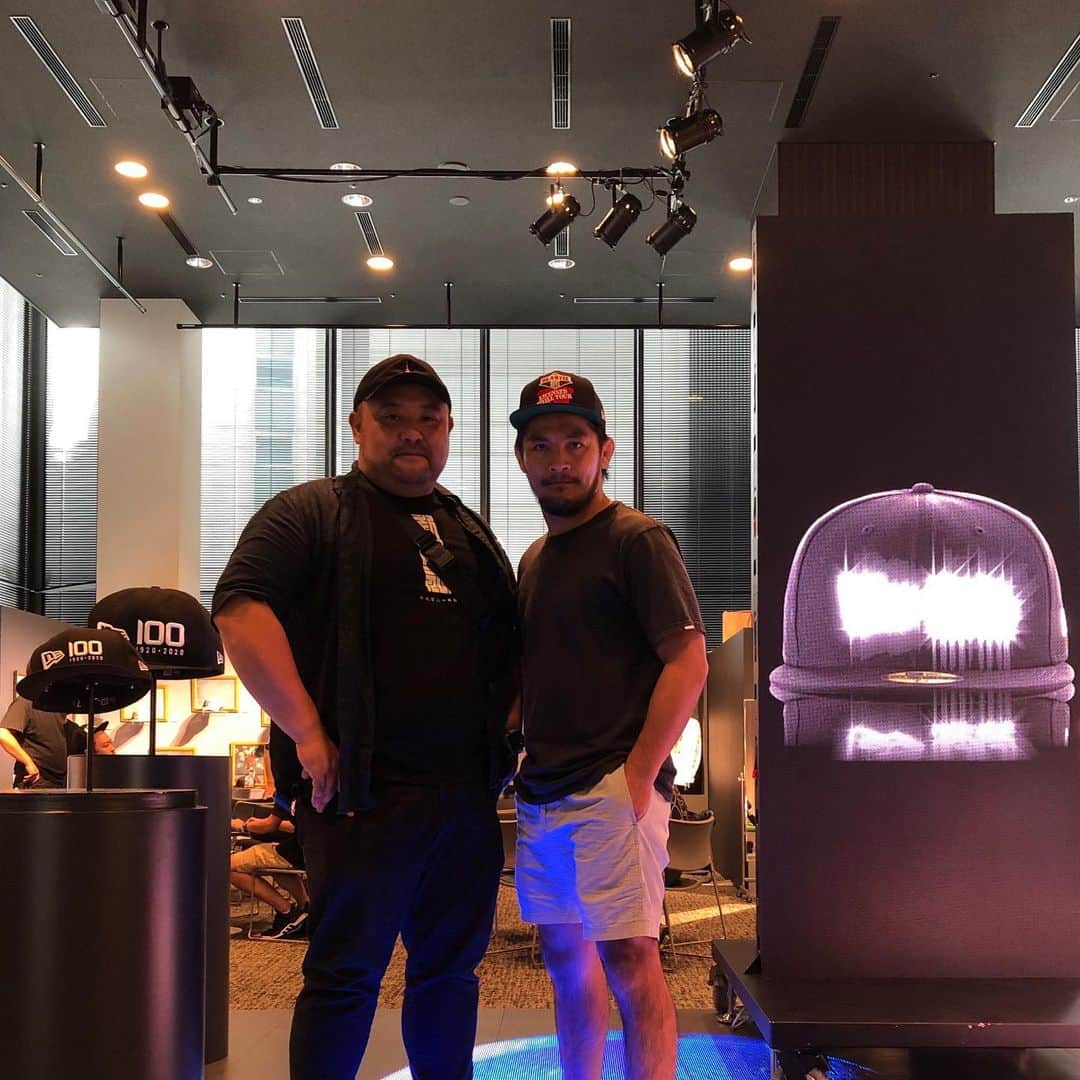 丸山ゴンザレスさんのインスタグラム写真 - (丸山ゴンザレスInstagram)「先日のことですが、大沢ケンジさんとNEW ERA 展示会にお邪魔してきました。 予想の斜め上いくコラボもすごいし、100年続いてるのもすごい！ #newera」9月6日 18時21分 - gonzales_maruyama