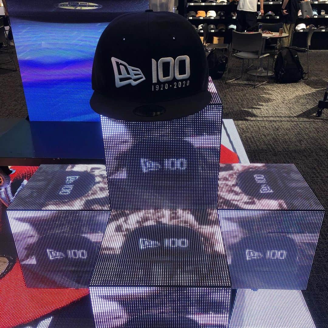 丸山ゴンザレスさんのインスタグラム写真 - (丸山ゴンザレスInstagram)「先日のことですが、大沢ケンジさんとNEW ERA 展示会にお邪魔してきました。 予想の斜め上いくコラボもすごいし、100年続いてるのもすごい！ #newera」9月6日 18時21分 - gonzales_maruyama