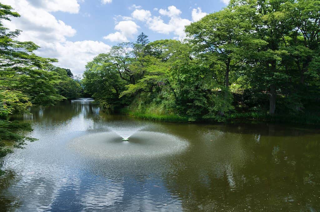 のインスタグラム：「来て！ 棚倉城跡（亀ケ城公園） 丹羽長重が幕府より築城の命を受け、近津明神（都々古別神社）を馬場の地に遷宮し、その跡地に棚倉城を1627年に築城しました。戊辰戦争で落城するまでの240余年、8家16代の城主が居城し、お堀に住む大亀が水面に浮かぶと決まってお殿様が転封されたということから、別名「亀ケ城」ともいわれています。 #棚倉町 #亀ケ城公園 #城跡 #福島 #ふくしま #ふくしまからはじめよう #来て #fukushima #futurefromfukushima #japantrip #fukushimatrip  #traveljapan #instagramjapan #japan_of_insta  #insta_fukushima  #special_spot_」