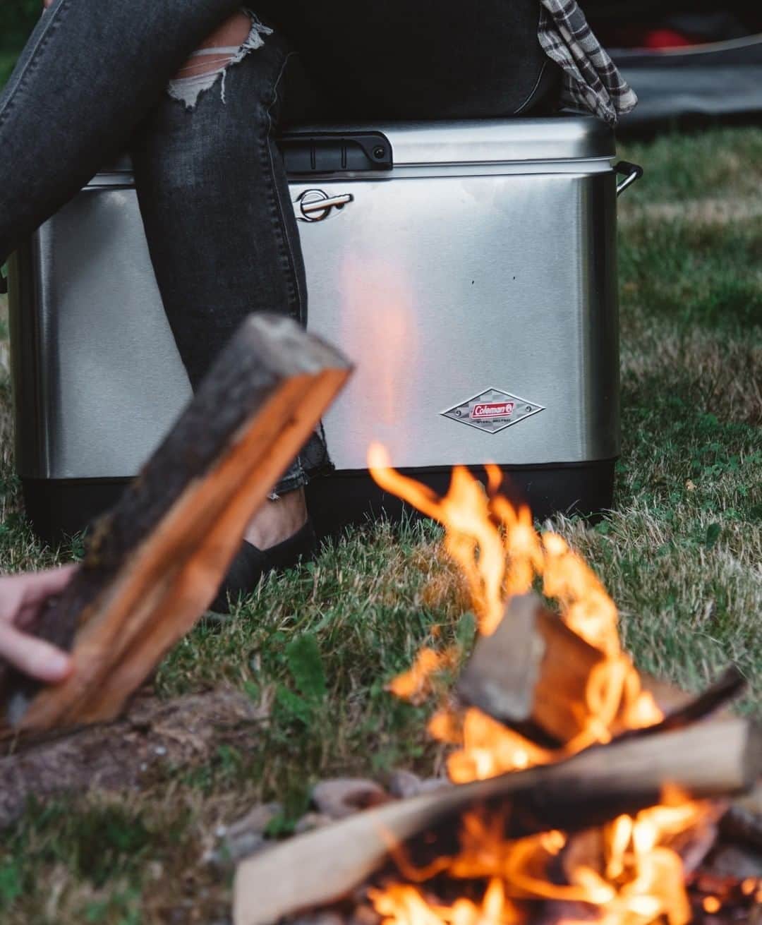 Coleman Japanのインスタグラム：「焚き火の時間が好き。 ・ #私のコールマン を付けて投稿して頂いた中から素敵なお写真は、コールマンジャパン公式SNSでご紹介させて頂きます♪ ・ ・ ・ #灯そうColeman #灯そうコールマン #灯そう #Coleman #コールマン #Camp #キャンプ #Outdoor #アウトドア #焚き火 #焚き火キャンプ #colemanusa」