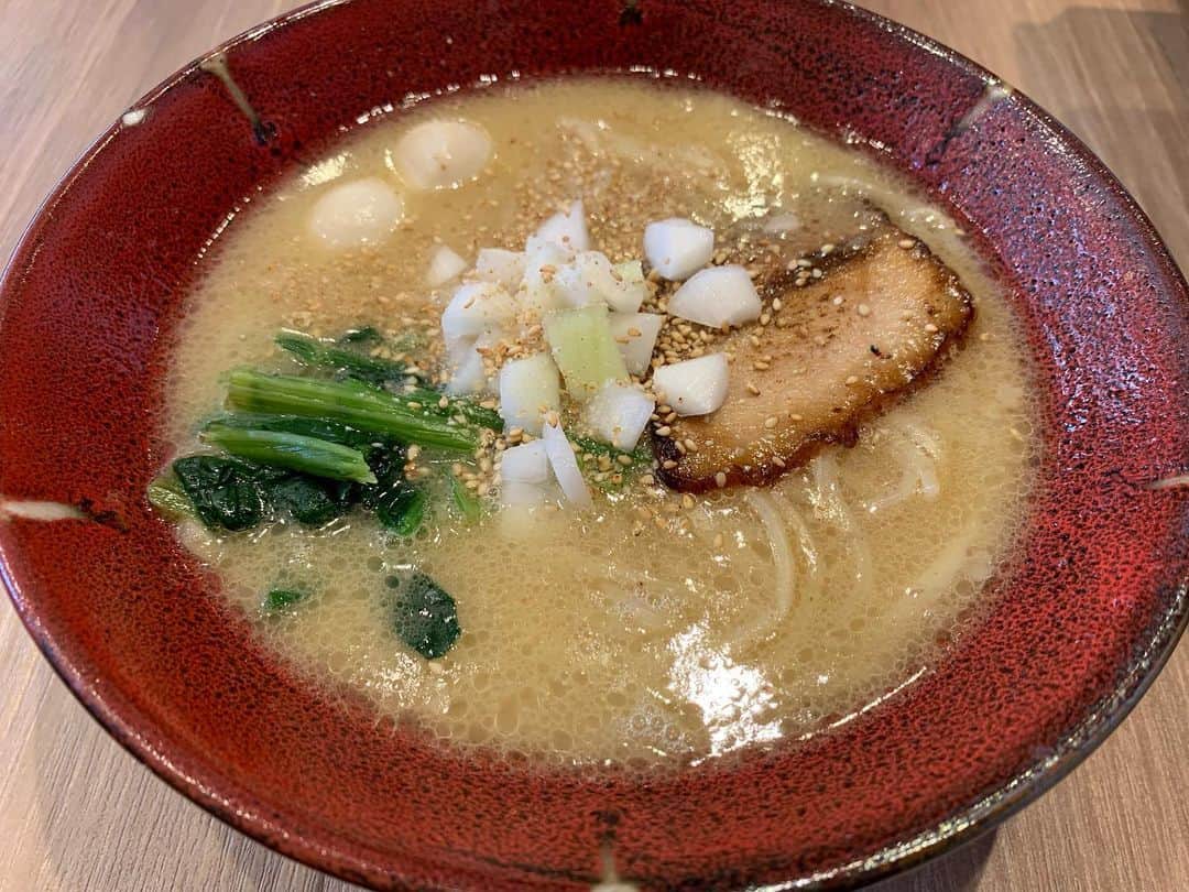 まぜそば・らーめん 覇丸堂のインスタグラム：「・ お店にはまだ出されてない ｢家系ラーメン｣！！ 賄いで作ってもらいました！ ・ ・ #覇丸堂#濃厚#まぜそば#追いめし#油そば #豚骨らーめん#とんこつラーメン #はまぐりラーメン#塩ラーメン #台湾まぜそば#塩まぜそば #唐揚げ食べ放題#からあげ#唐揚げ#近畿大学#近大 #食べ放題#腹パン#東大阪 #麺スタグラム #飯テロ#食テロ」
