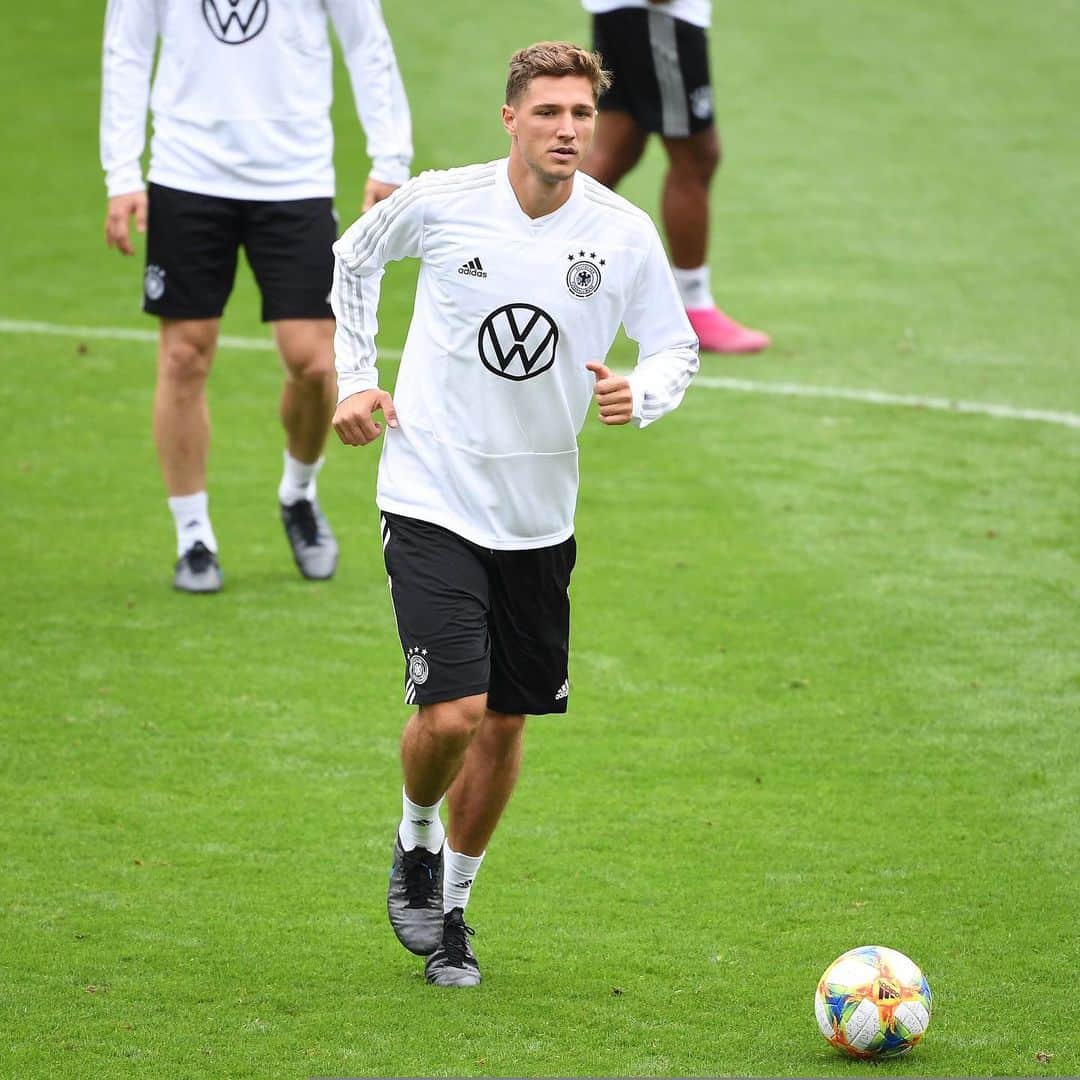 ニクラス・シュタルクのインスタグラム：「Auf geht‘s @dfb_team 🇩🇪⚽️ #GERNED」