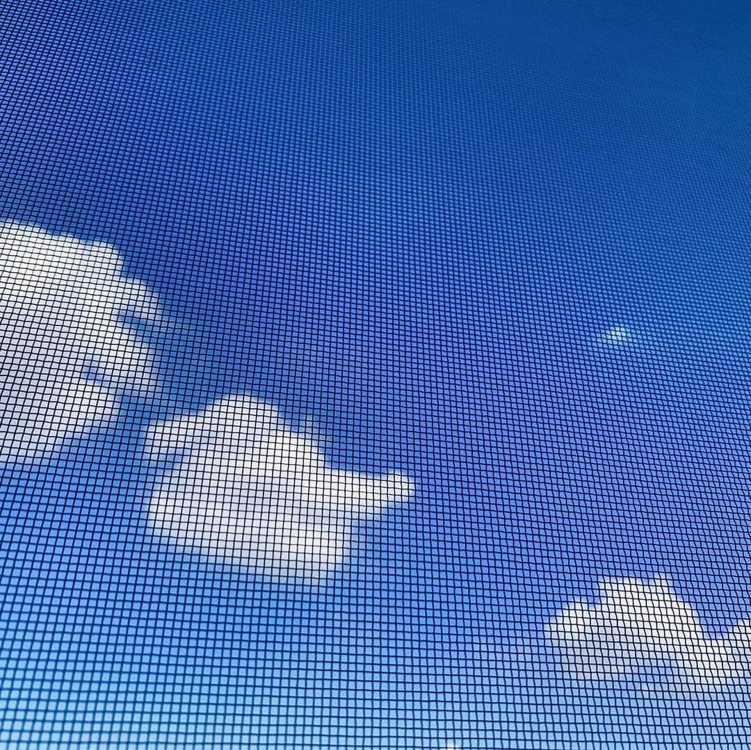 エミリンチャンネル（大松絵美）のインスタグラム：「偽りだらけの空虚なる空。 それ、去ること勿かれ。  #エモい夏」