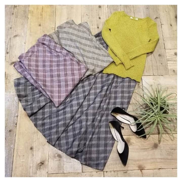 furryrate officialのインスタグラム：「【2019 autumn collection】 ▶skirt #バイヤスチェックロングフレアスカート No.45957383 ブラック/ベージュ/レッド ¥10,692- . #furryrate #furry #ファーリーレート #ファーリー #スカート #レース #チェック #バイヤスチェック #skirt #秋 #autumn #autumnfashion #longskirt #autumncollection #フレアスカート #ロングスカート」