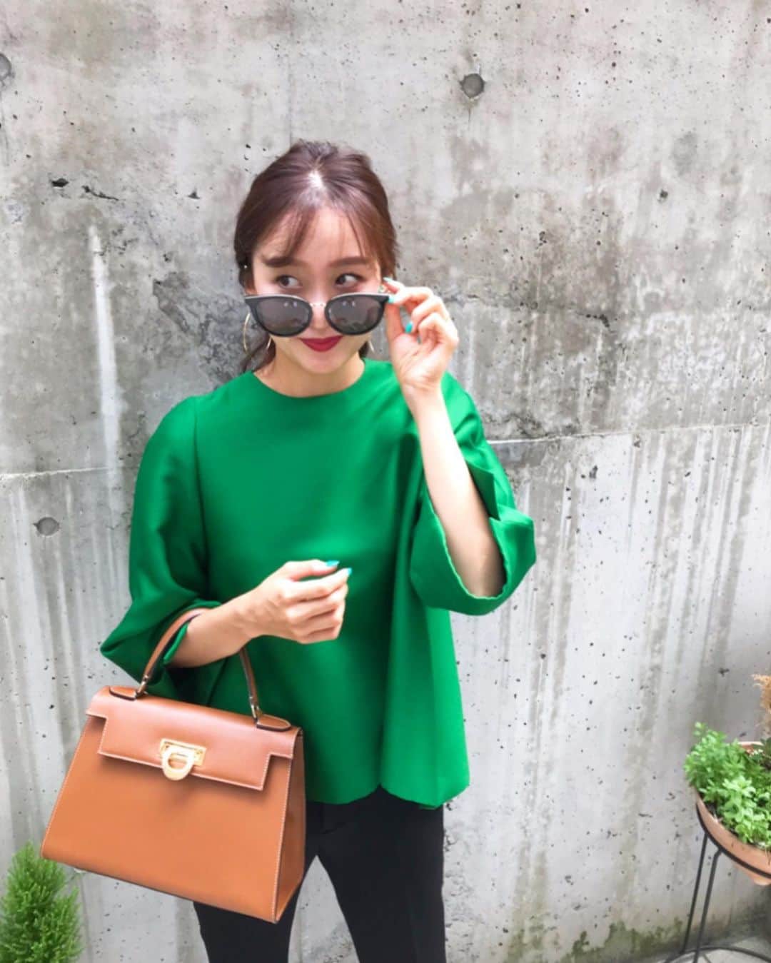 のインスタグラム：「. . すっかり秋ですね🍂 . . green×camelがマイブーム💚🧡」