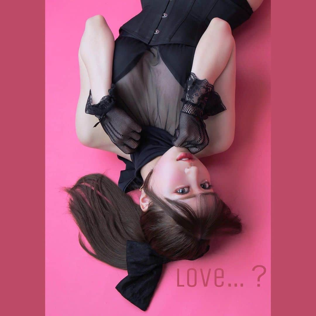 白田まい（白玉ろぷ）さんのインスタグラム写真 - (白田まい（白玉ろぷ）Instagram)「love…？ 👄 💗 #pink #black #blackgirl #naturephotography #photo #instagramjapan #instagood #model #model📷 #follow #followforfollowback #followmeto」9月6日 20時11分 - sirotama0907