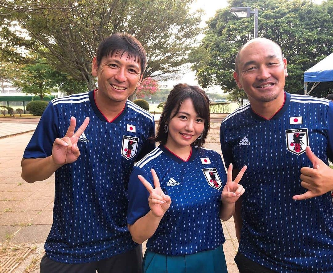 磯山さやかさんのインスタグラム写真 - (磯山さやかInstagram)「昨日は、 『SAMURAI BLUE ウォークinカシマ』といつイベントに参加！ なんと！ 秋田豊さんと中田浩二さんとご一緒させていただきました！ アントラーズサポとしては、もう感激と緊張でしたよ。 お2人とも気さくで、面白くて優しいお方なので、合間も楽しく過ごせました。 そして、その後のカシスタでの代表戦も興奮でした！前鹿島アントラーズの選手が4選手出場して、これまた興奮！嬉しいですよね。 勝利して、本当に最高な１日でした！  #鹿島アントラーズ  #鹿島神宮 から #カシマスタジアム  #秋田豊 さん #中田浩二 さん #レジェンド #めちゃくちゃ気さく #見てた応援してた選手と一緒にお仕事する日が来るなんて！ #そんな気持ちを抑えてお仕事 #サッカー日本代表 勝利！」9月6日 20時04分 - sayakaisoyama