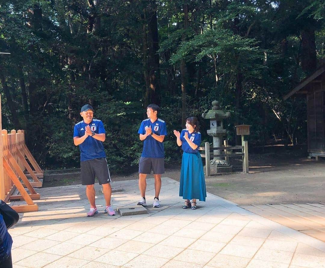 磯山さやかさんのインスタグラム写真 - (磯山さやかInstagram)「昨日は、 『SAMURAI BLUE ウォークinカシマ』といつイベントに参加！ なんと！ 秋田豊さんと中田浩二さんとご一緒させていただきました！ アントラーズサポとしては、もう感激と緊張でしたよ。 お2人とも気さくで、面白くて優しいお方なので、合間も楽しく過ごせました。 そして、その後のカシスタでの代表戦も興奮でした！前鹿島アントラーズの選手が4選手出場して、これまた興奮！嬉しいですよね。 勝利して、本当に最高な１日でした！  #鹿島アントラーズ  #鹿島神宮 から #カシマスタジアム  #秋田豊 さん #中田浩二 さん #レジェンド #めちゃくちゃ気さく #見てた応援してた選手と一緒にお仕事する日が来るなんて！ #そんな気持ちを抑えてお仕事 #サッカー日本代表 勝利！」9月6日 20時04分 - sayakaisoyama