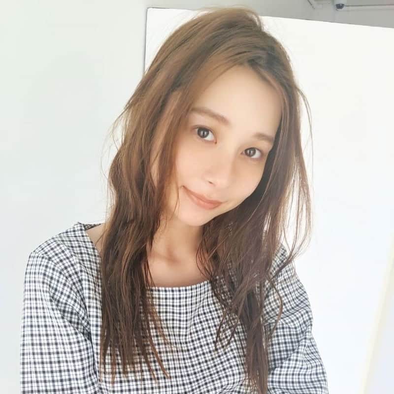 のインスタグラム：「Nikiのオフショット🖤 色っぽ企画、見てくれたかな〜😊😊 #jelly #jelly9月号 #niki #今日からクールな女の子 ❣️」