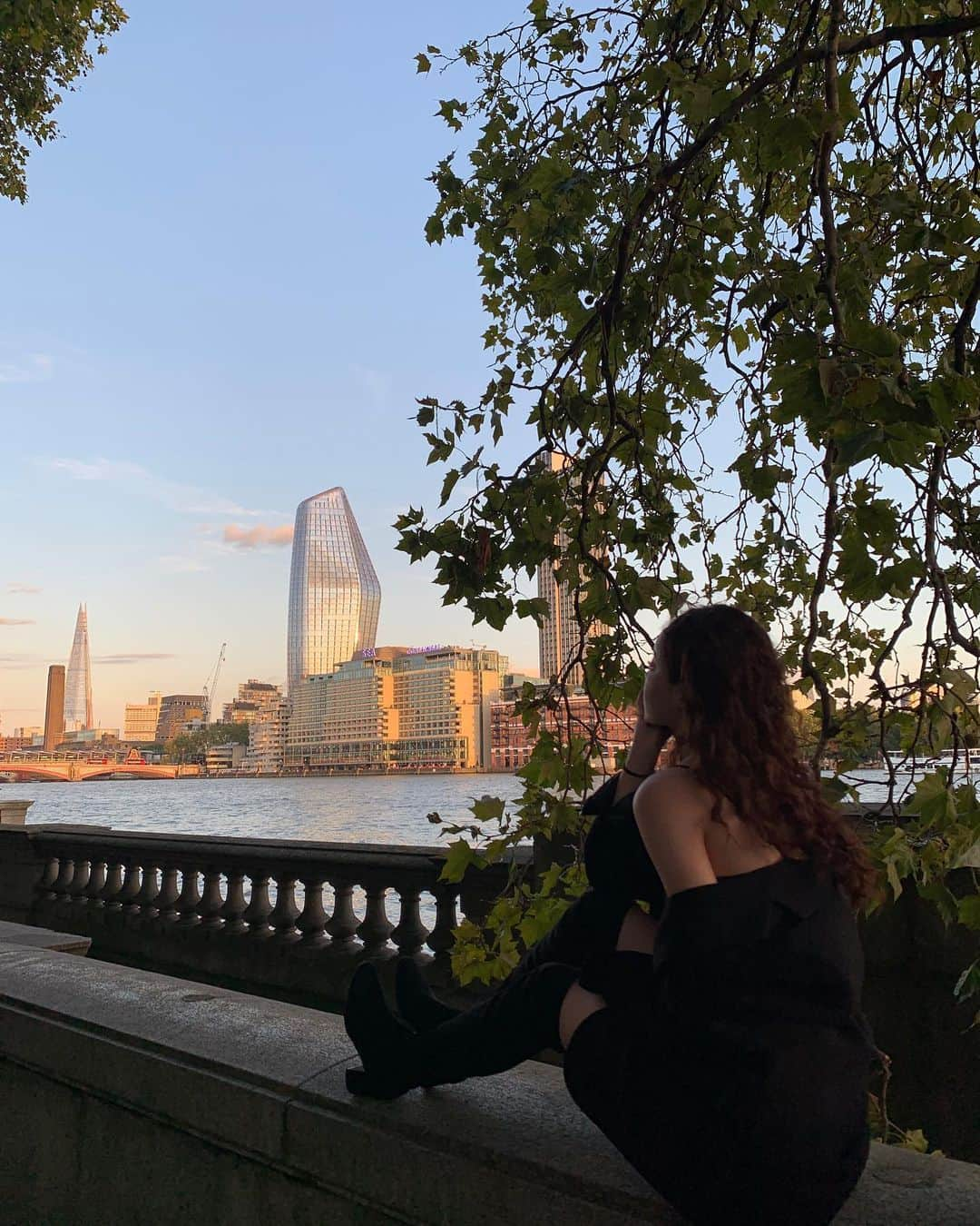 キム・ダビンさんのインスタグラム写真 - (キム・ダビンInstagram)「mood in London 🇬🇧 #다비in영국 #dabeen_travel」9月6日 20時33分 - daxbin