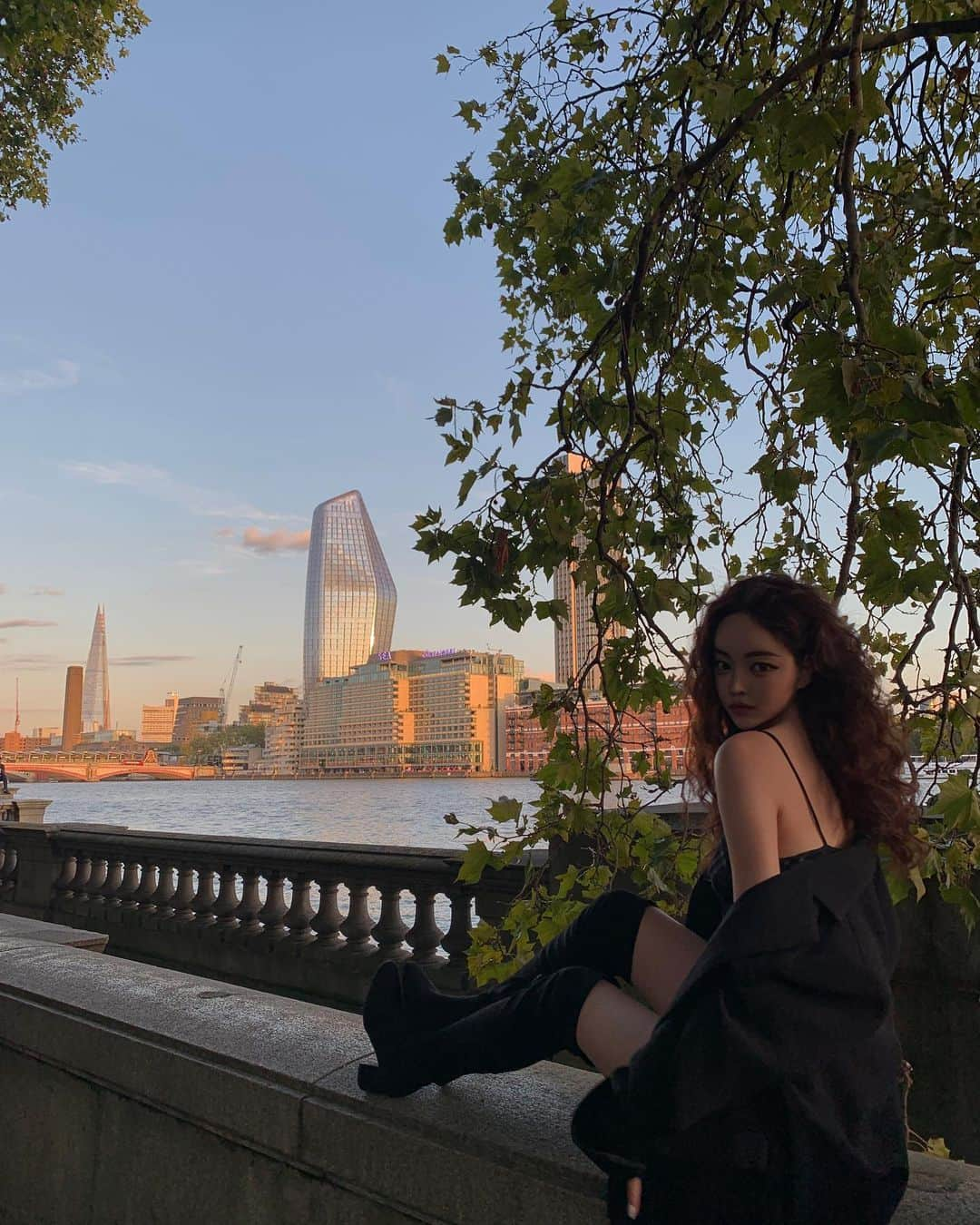 キム・ダビンさんのインスタグラム写真 - (キム・ダビンInstagram)「mood in London 🇬🇧 #다비in영국 #dabeen_travel」9月6日 20時33分 - daxbin