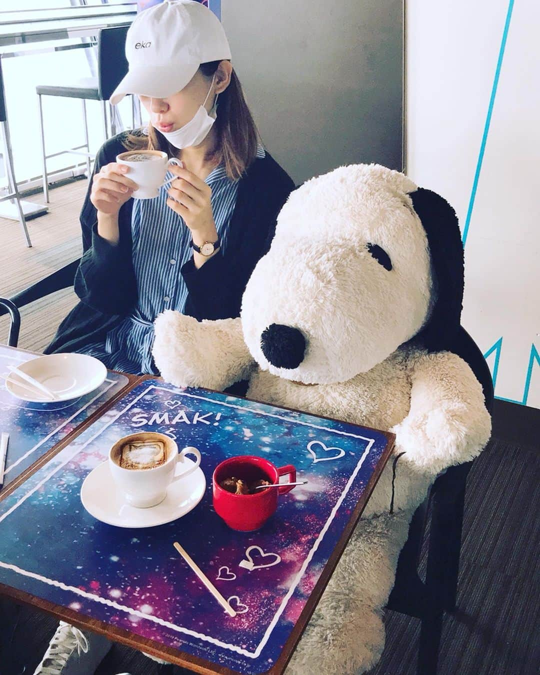 MIAKAさんのインスタグラム写真 - (MIAKAInstagram)「ムーミンの次は、スヌーピーと相席になりました☕️ ・ ・ ・ #相席 #スカイツリー展望台 #tokyoskytreetower #snoopycafe」9月6日 20時36分 - miaka.jp