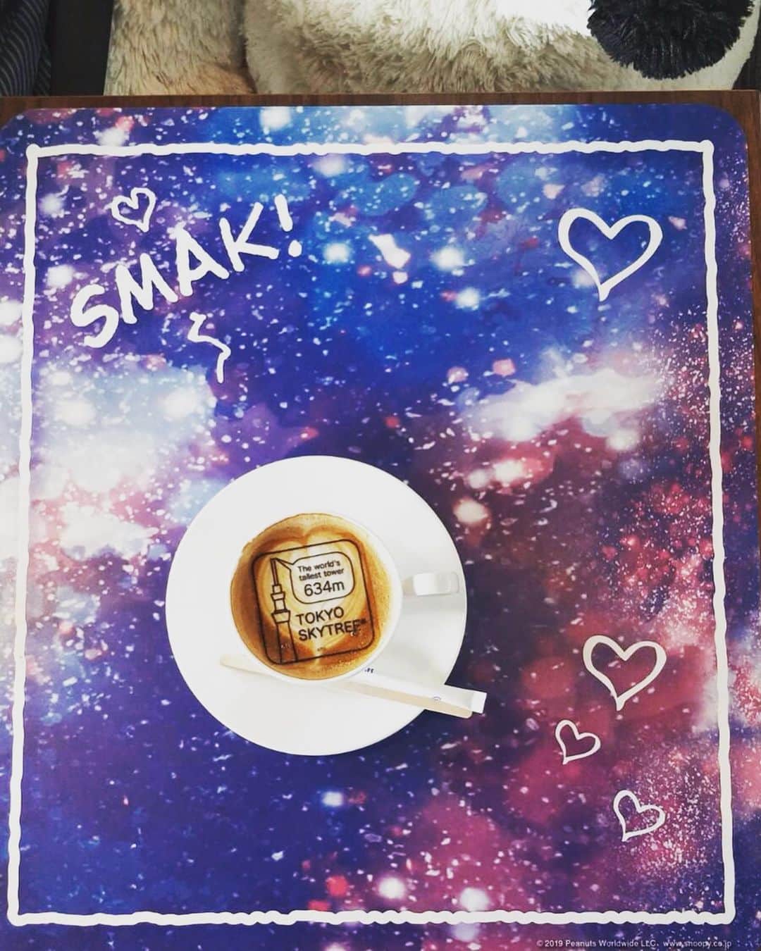 のインスタグラム：「ムーミンの次は、スヌーピーと相席になりました☕️ ・ ・ ・ #相席 #スカイツリー展望台 #tokyoskytreetower #snoopycafe」