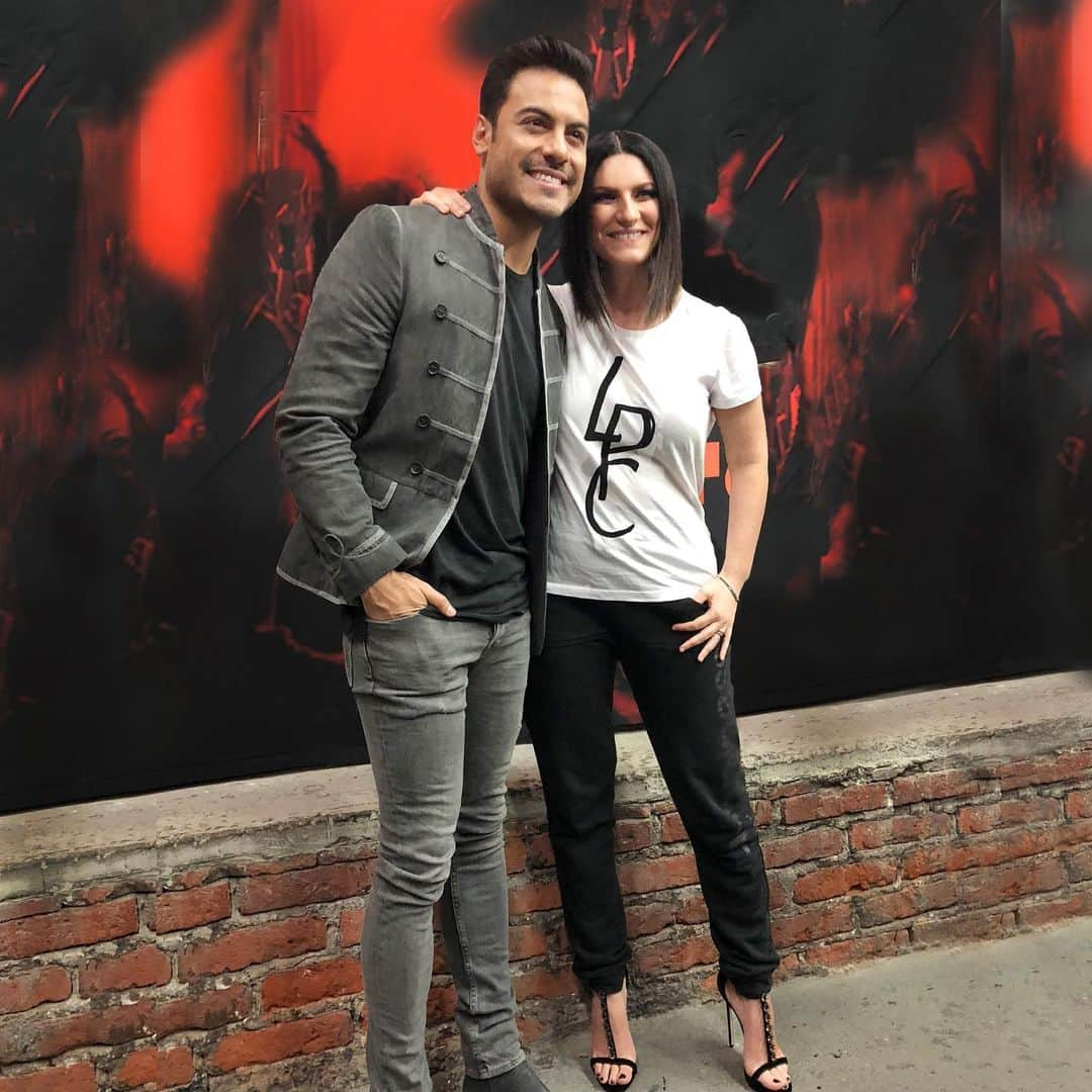 ラウラ・パウジーニさんのインスタグラム写真 - (ラウラ・パウジーニInstagram)「Esta noche no te pierdas #ViveDial, desde el @wizinkcenter de Madrid. @_carlosrivera y yo cantaremos por primera vez nuestro sencillo #LaSolución. ¡Estoy muy emocionada por ver a todos mis fans de España! ¿Quién vendrá a verme esta noche?  Segui le storie di IG per conoscere i link dove seguire la diretta  Sigue las historias de Instagram para conocer los enlaces de donde seguir la transmisión en directo  Follow the IG stories to learn about the links to follow the live broadcast  Siga as histórias do IG para aprender sobre os links para acompanhar a transmissão ao vivo  Suivez les récits de l'IG pour connaître les liens permettant de suivre la diffusion en direct」9月6日 20時46分 - laurapausini