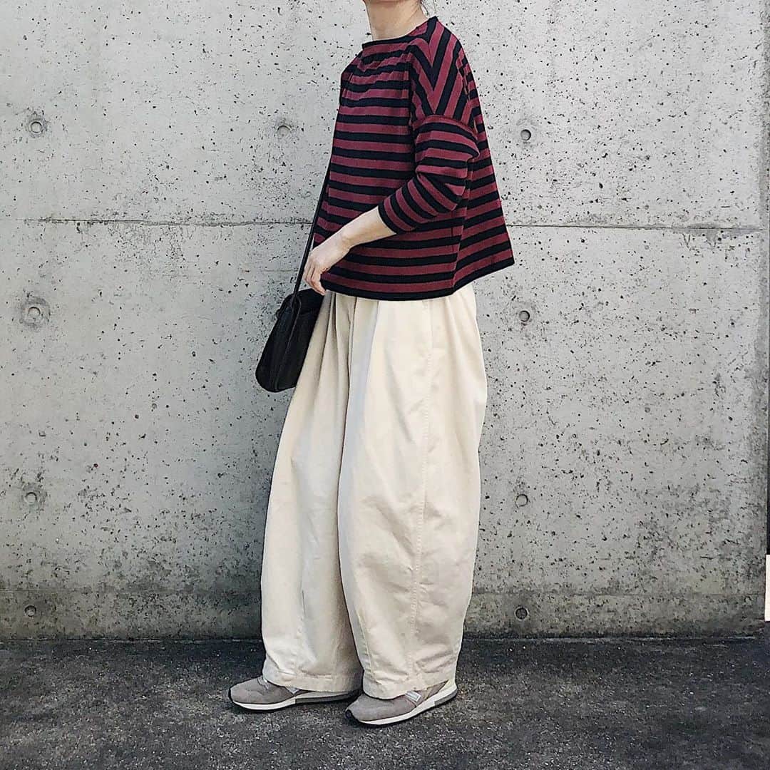 Ryokoさんのインスタグラム写真 Ryokoinstagram ボルドー色のボーダーと白のサーカスパンツ Traditionalweatherwear Harvesty Newbalance Newbalance996 Oldcoach コーディネート 今日のコーデ 秋コーデ トラディショナルウェザーウェア