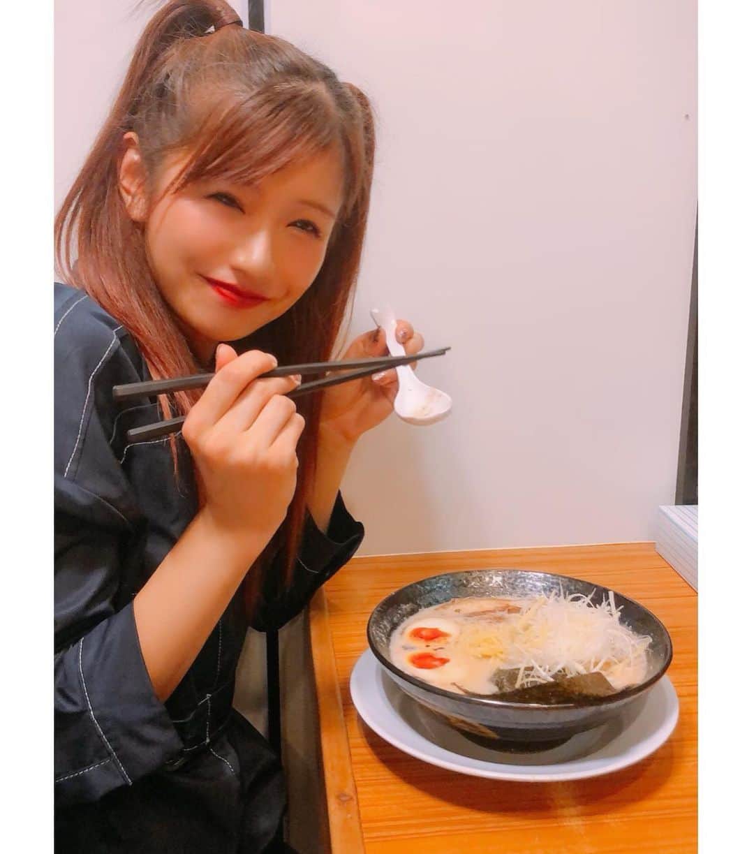 谷川愛梨さんのインスタグラム写真 - (谷川愛梨Instagram)「: 彼女とらーめん食べに来たなうに使っていいよ😚🍜」9月6日 20時49分 - airingopero
