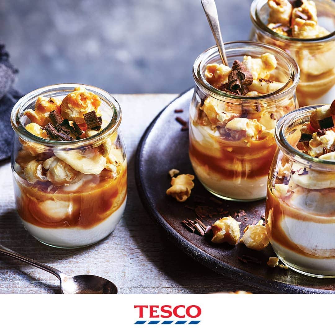 Tesco Food Officialさんのインスタグラム写真 - (Tesco Food OfficialInstagram)「Once you learn how to make banoffee at home, everything changes - read the recipe below and say hello to your new Friday night plans.  Ingredients 500g pot Greek-style yogurt 3 tbsp clear honey 2 tsp vanilla extract 6 tbsp Tesco Finest salted caramel sauce, plus extra to serve 3 ripe bananas, sliced 60g toffee popcorn 10g grated dark chocolate, to serve (optional)  Method Mix the yogurt, honey and vanilla extract to combine, then divide half between 6 small glasses or bowls. Top each with 1 tbsp caramel sauce, then divide the sliced banana between the glasses. Spoon over the remaining yogurt and top with toffee popcorn. Drizzle over a little more caramel sauce and sprinkle with grated dark chocolate to serve, if you like.」9月6日 21時04分 - tescofood