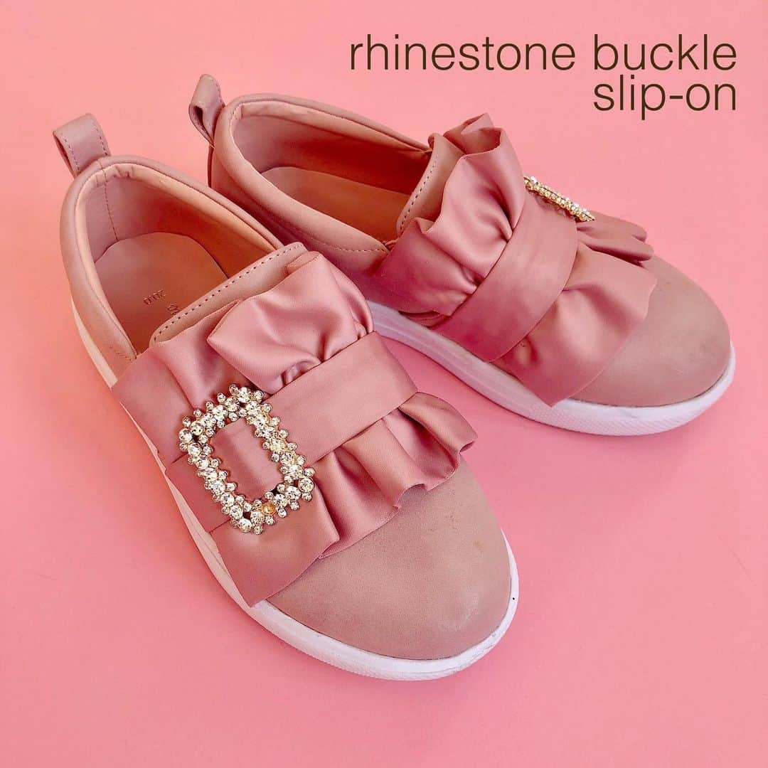 のインスタグラム：「.﻿ autumn collection 2019﻿ ﻿ キラキラのバックルやフリル❤︎﻿ メゾ ピアノらしいデザインのシューズは﻿ sweetな女の子にぴったり❤︎﻿ ﻿ ■シューズ ¥8,900﻿ ﻿ ※商品の入荷状況は、お近くのショップまで﻿ お問い合わせください。 ﻿ ﻿ ❤︎︎︎❤︎︎︎❤︎︎︎❤︎︎︎❤︎︎︎❤︎︎︎❤︎︎︎❤︎︎︎❤︎︎︎❤︎︎︎❤︎︎︎❤︎︎︎❤︎︎︎❤︎︎︎❤︎︎︎❤︎︎︎﻿ #mezzopiano #メゾピアノ﻿ #autumncollection #秋コレクション#秋物﻿ #新作#フリル#テディベア#チョコレート #女の子のママ #女の子ママとつながりたい #可愛い #女の子 #ピンク好き #ピンク#ママスタグラム#ママ撮 #インスタベイビー#ベビスタグラ#kidsfashion #kidswear  #pink #こども #子供服 #kidswear  #キッズファション #kidsfashion #ig_japan #ig_kid﻿ ﻿ ﻿ ﻿ ﻿ ﻿」