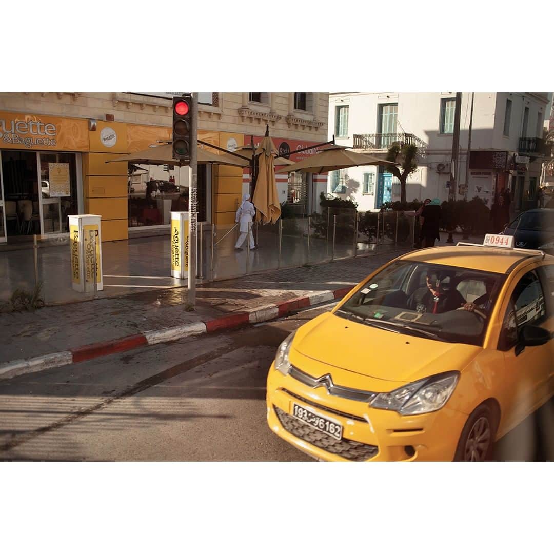 Citroënさんのインスタグラム写真 - (CitroënInstagram)「“...from my height I look at the familiar presence of Citroën in Tunis...” @mounakarrayphotography – Tunis 🇹🇳 Take the virtual tour, link in Bio ⬆️ . #WIBC #CitroënOrigins #Citroën100 #Tunisia #Photography #Art #Picoftheday #Photooftheday #InstaCar #CarsofInstagram」9月6日 20時58分 - citroen