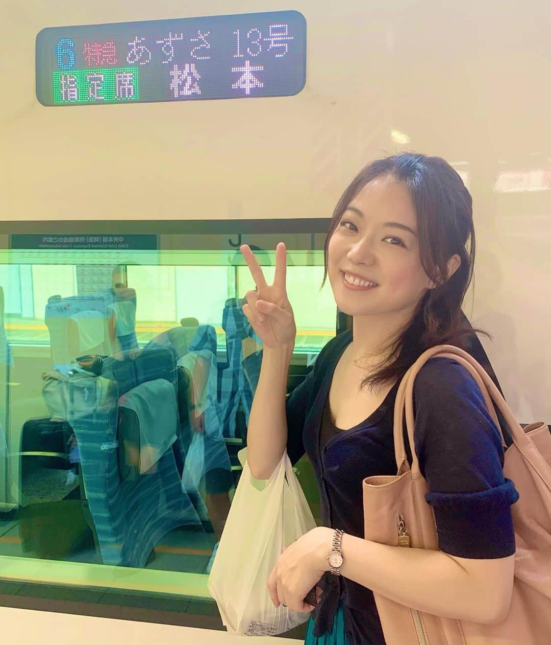 のインスタグラム：「久々の相棒💓 今日も走るよあずさちゃん❗️ 個人情報の垂れ流し😜 #あずさ 号 #松本 行き」