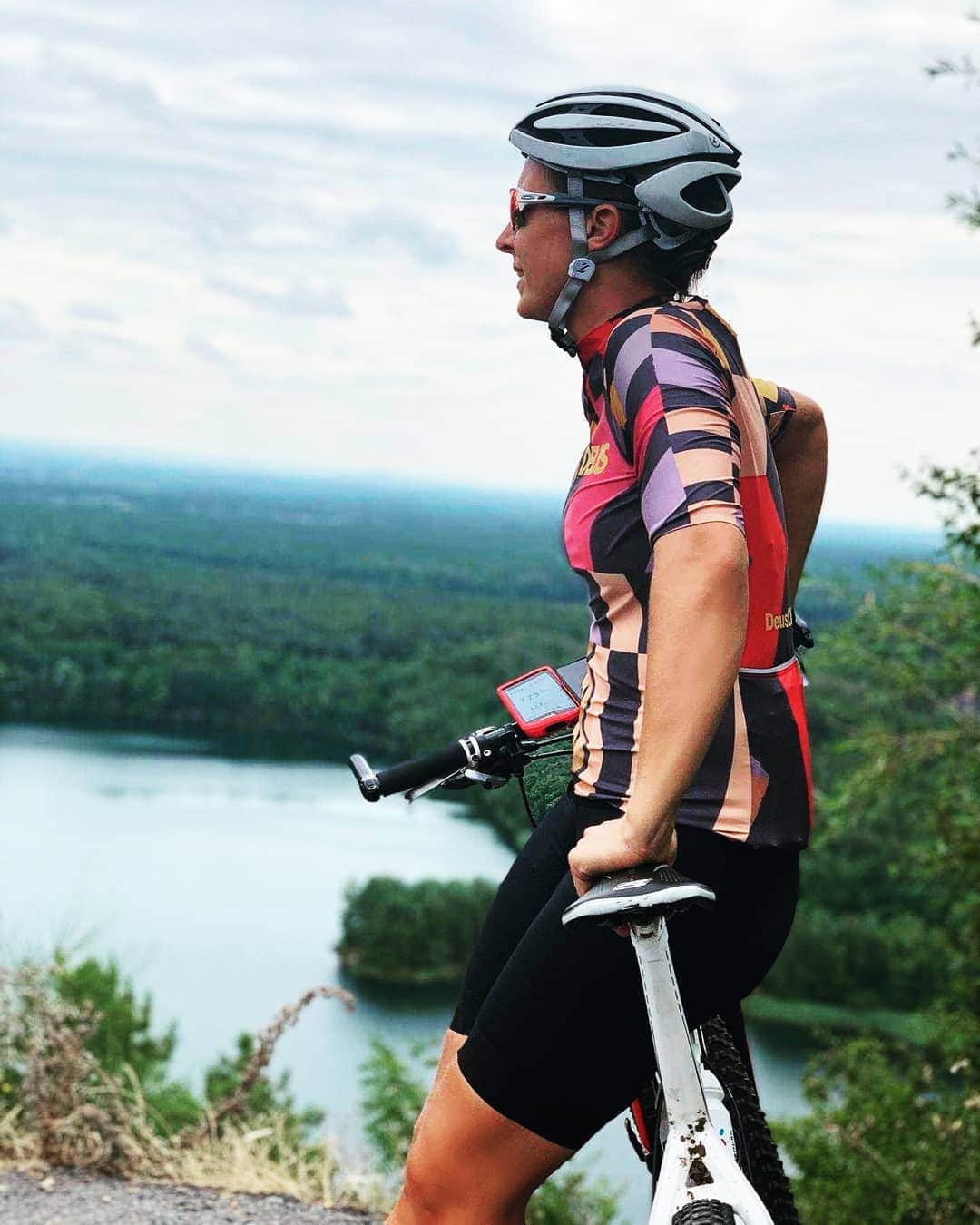 キルステン・フリプケンスのインスタグラム：「Who doesn't need some support to stay motivated during a workout? Garmin launches its support platform www.garminmotivation.be. Receive voice messages from @sam_debruyn and @saartjevddriessche and keep on going! 💥💪 @garmin_belux」
