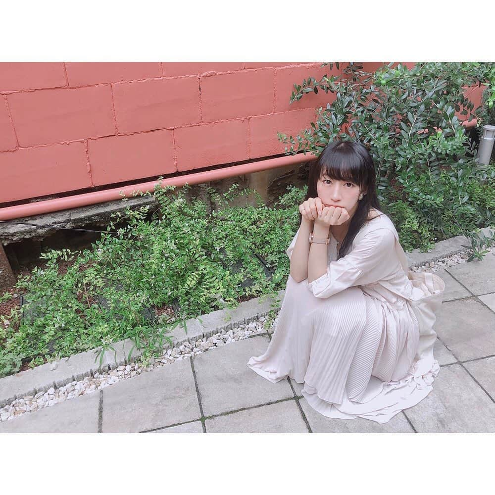 やっこさんのインスタグラム写真 - (やっこInstagram)「☁️﻿ ﻿ ﻿ ﻿ ﻿ ﻿ tops @niceclaup_official_  inner @belle__lingerie  skirt @equl_shop  shoes @majesticlegon_official  earring @lattice_lessignes  bag @isntshe_official ﻿ ﻿ ﻿ ﻿ 2枚目はインスタグラマー風﻿ 3枚目はいつものわし﻿ ﻿ 白とかベージュとか着がちだ🐻﻿ ﻿ ﻿ ﻿ ﻿ ﻿ #やっこ #yakko #ootd #niceclaup #belle #equl #majesticlegon #lattice #isntshe #ベージュコーデ #ホワイトコーデ #プチプラコーデ」9月6日 21時25分 - yakko928