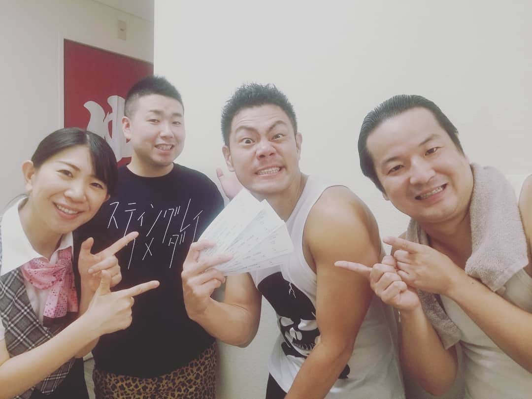 太田芳伸のインスタグラム：「皆さんにお願いがあります‼️ 来たる11月22日(金)に なんばグランド花月下にある イエスシアターにて イベントやります‼️ メンバーが 奥重あつし、森田展義、新名哲郎、清水啓之、音羽一憲、辰巳智之、レイチェル、太田芳伸、前田まみ、岡田直子、服部ひで子の11名です‼️ 新喜劇じゃないお芝居メインの喜劇をやる予定ですので良かったらチケット持ってるので買ってください🎵 なんば付近であれば渡しに行きますよー☺️❤️」