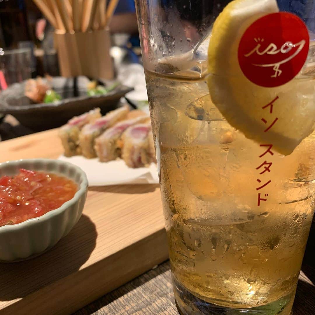 福吉 彩子さんのインスタグラム写真 - (福吉 彩子Instagram)「働くかあさんのお出かけコーデ 暑さがぶり返してますね 夏の京都の帰省を思い出します・・・ 久しぶりの京都の街で #はしご酒 🍺 甘酸っぱい青春に想いをはせた、41歳の夏・・・ #京都旅行 #京都グルメ ▶︎1.2枚目 SVBが京都では町家バージョンに！ 限定醸造ビールが👍 ▶︎3.5枚目 今、京都で注目 @isodango 野菜がたっーぷりのおばんざい、何でもウマ🐴かった！ ▶︎年々人混みがすごい錦市場、今この近辺がイケてる店がたくさんあるらしい〜  onepiece #楽天 bag #loewe #ワーママ #ワーママコーデ #働くかあさん  #Domani #ドマーニ #雑誌ドマーニ #Domanist #domanimagazine #プチプラコーデ #京都 #アラフォーコーデ」9月6日 21時35分 - fuku44aya
