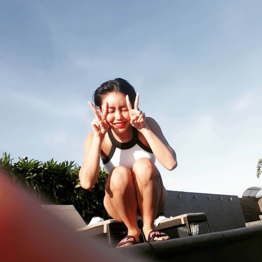 エナ さんのインスタグラム写真 - (エナ Instagram)「떽띠하게하고싶엇으나 ... 쉴풰!!!🙅‍♀️ (feat.@alswjdddd 손꾸락) #taipei #regenthotel #swimmingpool #goodweather」9月6日 21時47分 - eunkyung.shin