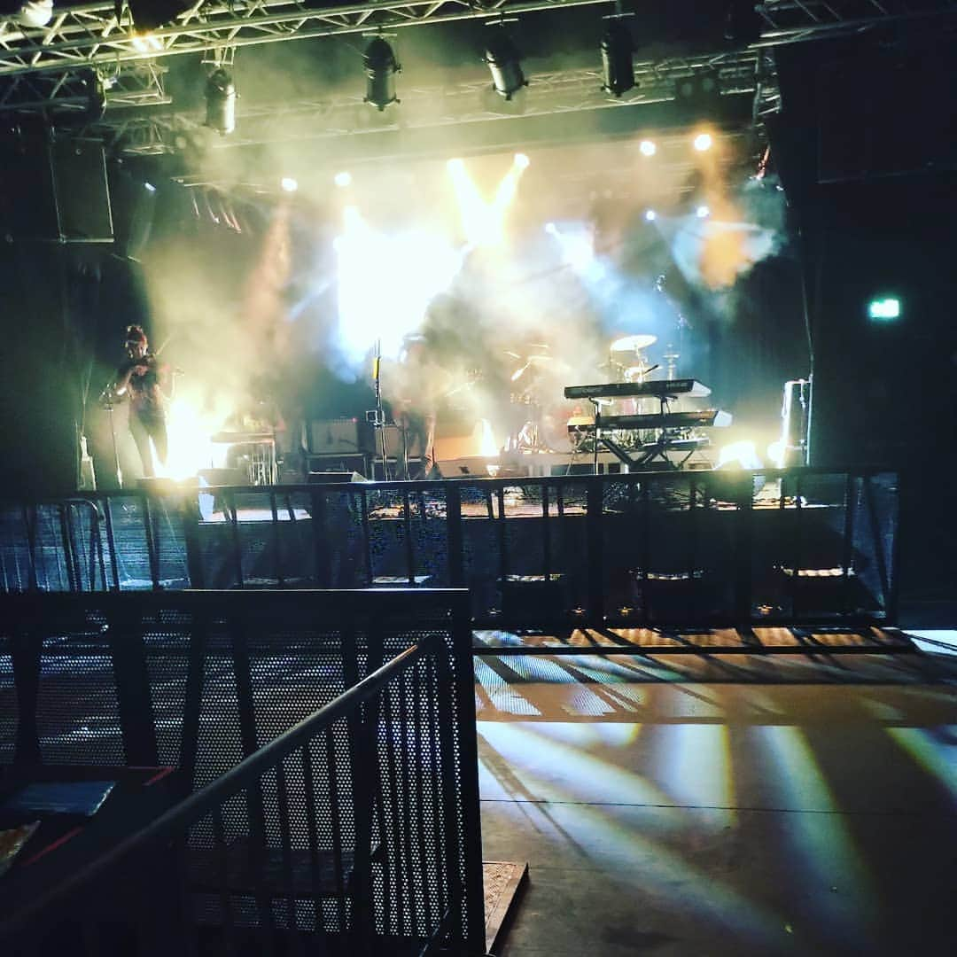 ダフ・マッケイガンさんのインスタグラム写真 - (ダフ・マッケイガンInstagram)「Soundcheck MIT lights @dynamo_zuerich . See you tonite #Tenderness」9月6日 21時56分 - duffmckagan