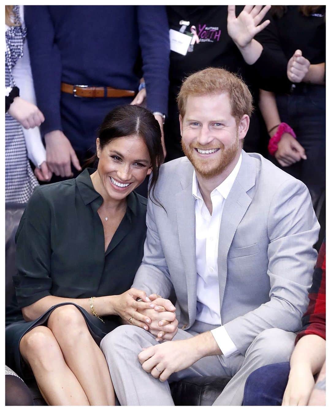 英ヘンリー王子夫妻のインスタグラム：「Today, we are excited to be able to announce details for the Duke and Duchess of Sussex’s upcoming tour to Africa! 🇿🇦🇧🇼🇦🇴🇲🇼 • In just two weeks, Their Royal Highnesses will embark on this official tour focusing on community, grassroots leadership, women’s and girls’ rights, mental health, HIV/AIDS and the environment.  This programme has been many months in the making, and The Duke and Duchess are eager to focus their energies on the great work being done in Southern Africa.  From meeting with Archbishop Desmond Tutu to joining ‘Waves for Change’ on Monwabisi Beach, the South Africa programme will be educational and inspiring.  The Duke is especially proud to continue the legacy left by his mother with her work in Angola as he joins Halo Trust again in an effort to rid the world of landmines.  HRH will also travel to Malawi  where he will check in on the British Army’s partnership with African Parks and will be working on the ground supporting local communities.  The Duke is particularly proud to be able to deliver an exciting new initiative, a Queen’s Commonwealth Canopy three-country partnership which he designed and consulted with Governments in Namibia, Botswana and Angola to protect forest and wildlife corridors around the Okavango Delta.  The Duchess will be working with local organisations to promote women and girls’ health and education, entrepreneurship and leadership.  With such a textured culture and history, Their Royal Highnesses are grateful for the opportunity to connect with those on the ground in Southern Africa and to be inspired by the work being done and learn how they can be better supported.  As President and Vice President of The Queens Commonwealth Trust and The Duke’s role as Commonwealth Youth Ambassador, The Duke and Duchess cannot wait to meet with young leaders mobilising change and adding to the beauty of these Commonwealth countries 🇿🇦🇧🇼🇦🇴🇲🇼 • “We look forward to seeing you soon!” • Photo ©️ PA images / Tim Graham - Getty Images / @Sentebale /@AfricanParksNetwork / @YouthAlert」